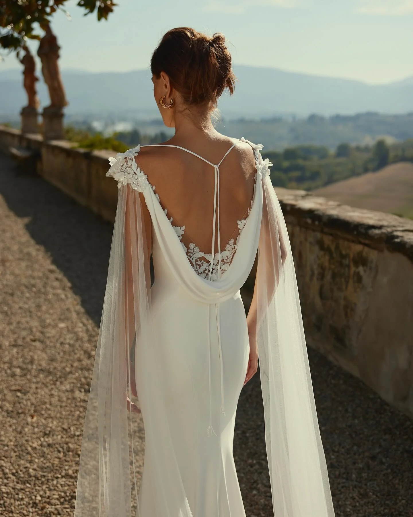 The details 🥂

Ute etter en enkel, stilren kjole, men det med lille ekstra?
Da er dette kjolen for deg 🫶

Tilgjengelig for pr&oslash;ving i butikk n&aring; 💋

#love #bridal #bridaldress #bridalgown #bridalfashion #bridalinspiration #wedding #weddi