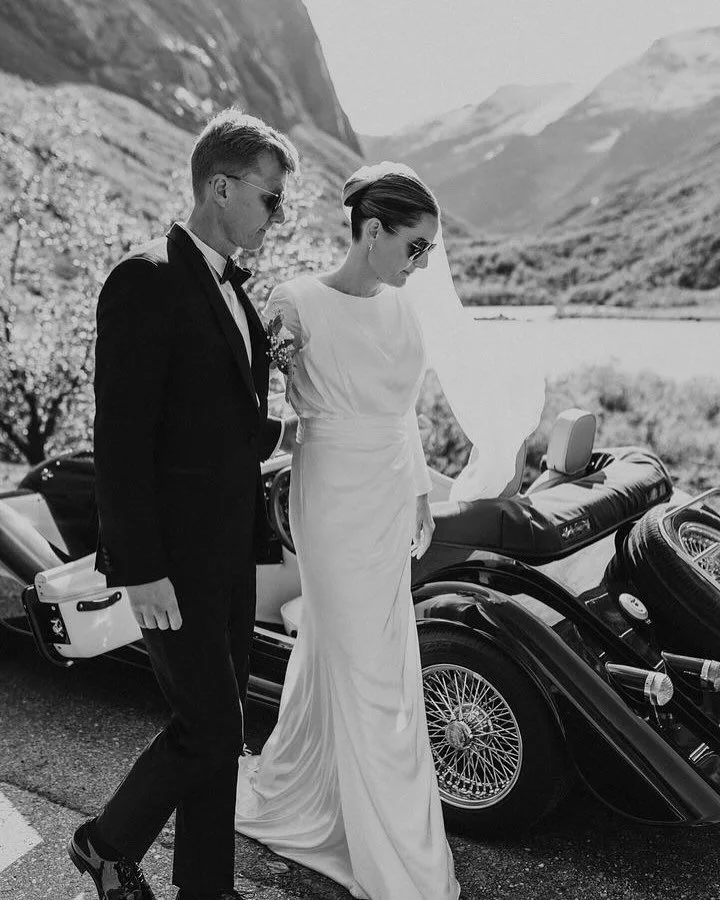 G R A T U L E R E R !

Gratulerer s&aring;&aring;&aring; mye med overst&aring;tt bryllup @ceciliehoddevik 🥂🔥🫶

Tusen takk for at du valgte @cherie_brud 💋

Dress: @cherie_brud 
Photo: @tonemolnes 

#realbride #realwedding #realweddings #bride #bri