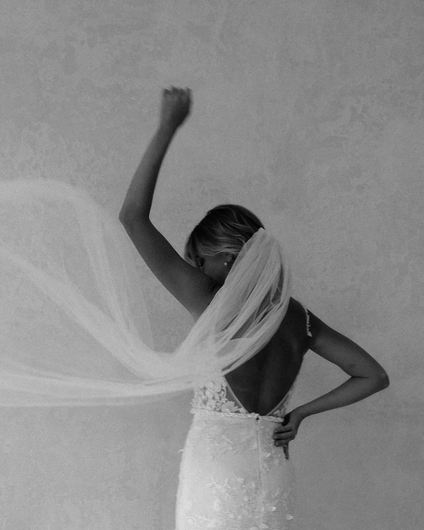 V E I L S 🤍

Sl&oslash;r, det perfekte tilbeh&oslash;r til brudekjolen din 💋

#bride #bridal #bridalveil #bridalfashion #bridalinspiration #wedding #weddinginspiration #weddingfashion