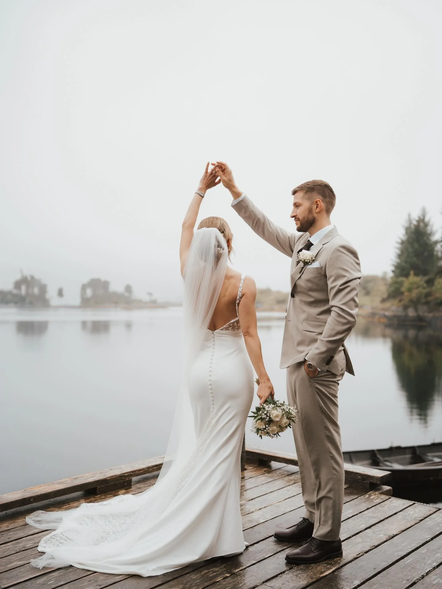 Gratulerer ! 🫶

Du s&aring; helt magisk ut @malenegarli ✨

Tusen takk for tilliten! 🥹🫶❤️

Dress: @cherie_brud 
Photo: @idoalesund 

#brud #brudekjole #bryllup #weddingdress #weddinggown