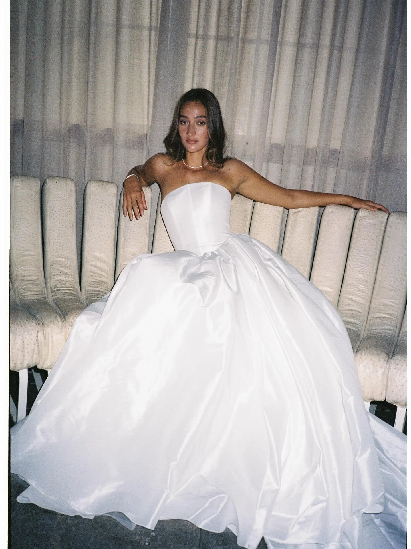 F r i d a y  m o o d 🥂

Dress in store veeeery soon 🔥

#brud #brudekjole #bryllup #weddingdress #bridalgown