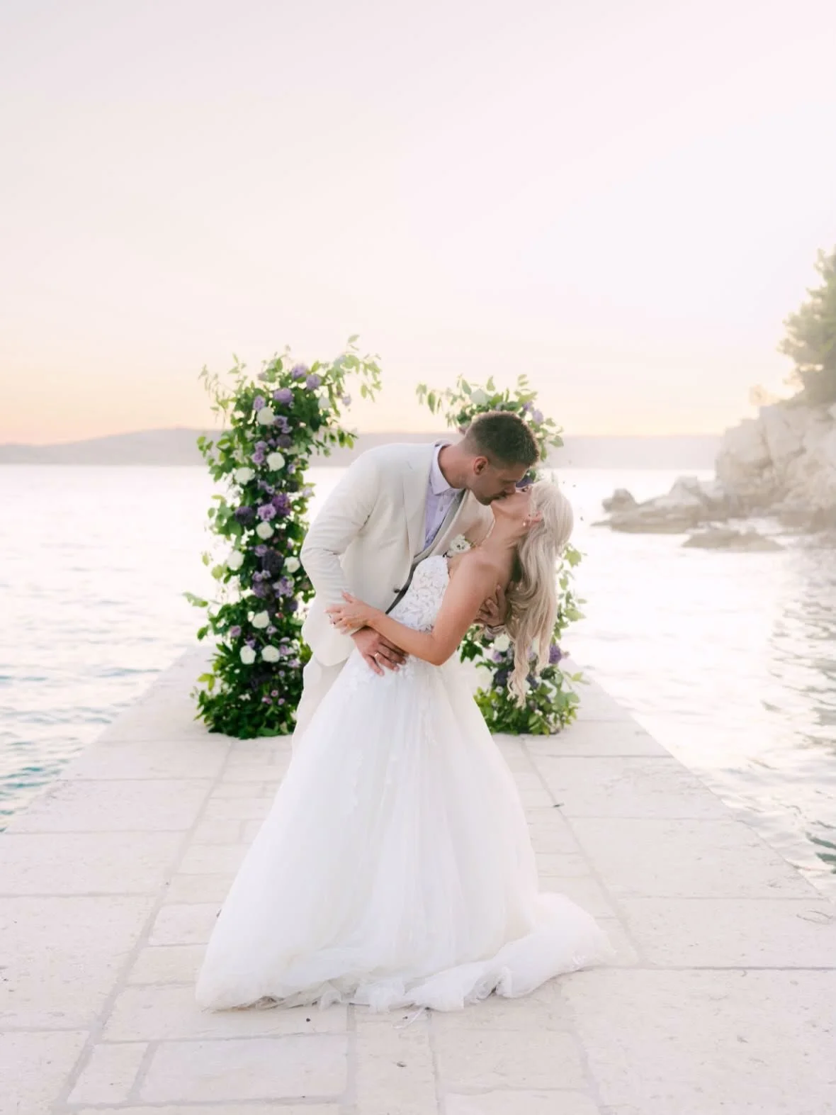 B r i d e  G o a l s 🥂

Gratulerer s&aring; mye! 🫶 Takk for at du valgte Ch&eacute;rie Brud, fineste @kristiinaus ❤️

Kjole: @cherie_brud 
Photo: @sarafilipa_weddings 

#bride #bridal #brud #bryllup #brudekjole