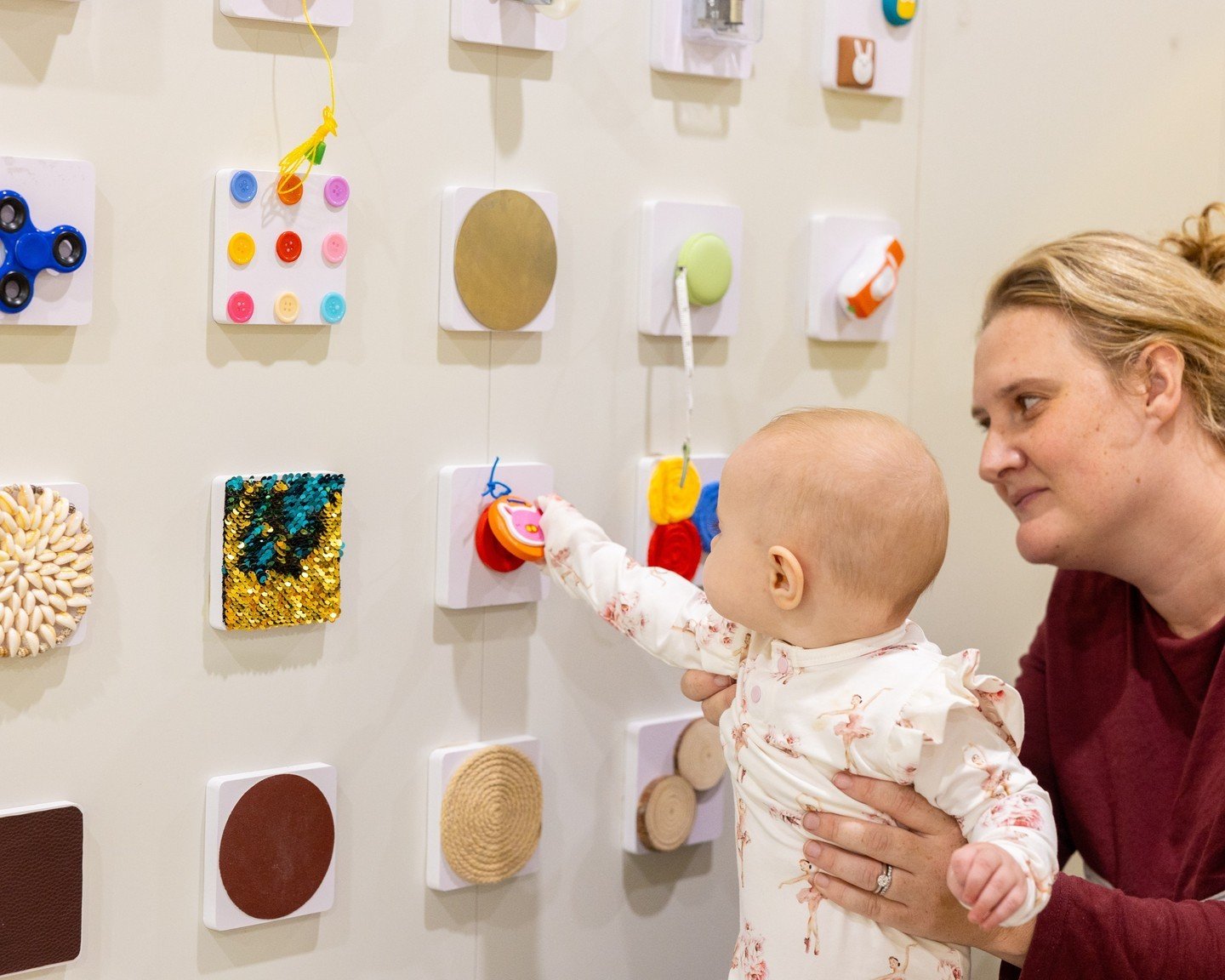 Dive into a sensory wonderland at Little Amigos Kids Cafe! 🌈👶 Let your little explorers aged 6-12 months delight in our specially curated sensory area, where they'll discover a symphony of textures, colours, and sounds. Come join us for a playtime 