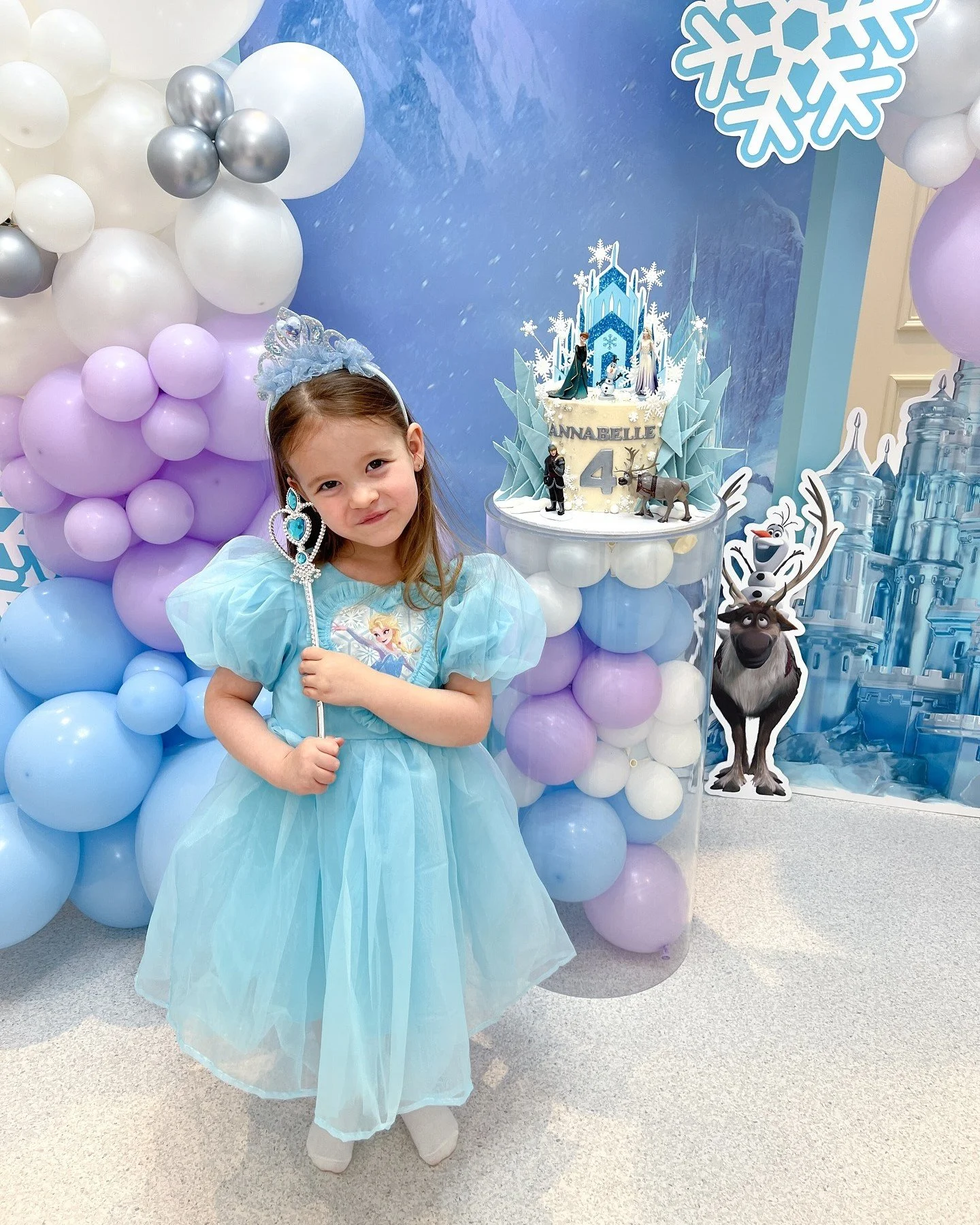 ❄️👑 A weekend in Arendelle! We were so happy to celebrate Annabelle&rsquo;s (@the_zuppa_girls ) birthday with her and her loved ones!  The Frozen theme was pure magic along with the giggles, cake, and sparkles ✨

We loved being part of her special d