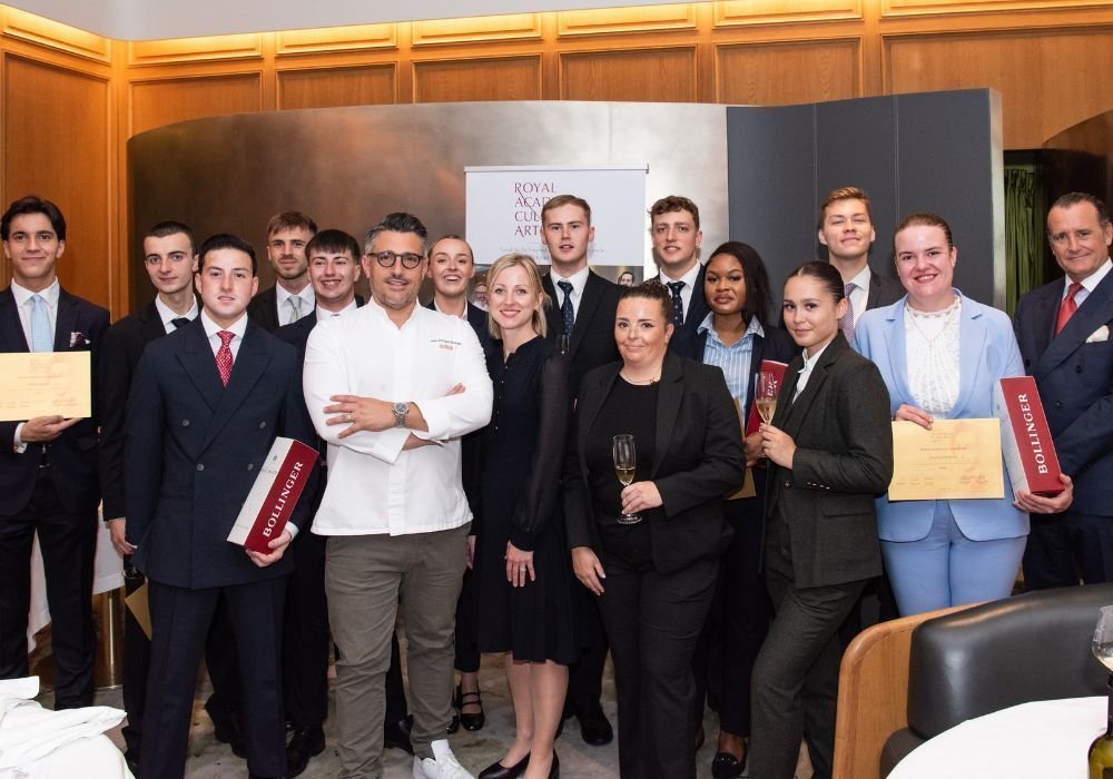 Congratulations to our first round of 2025 AAE Service Finalists! 🍾
Hosted at the @alainducasseatthedorchester, the finals showcased outstanding service and hospitality. Very well done to everyone who participated.
Thank you to our Chair of Servic