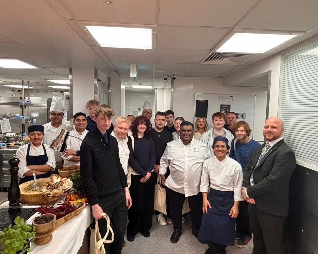 Blackburn College London Tour - Part Two!

For the next part of their tour of London, the students from Blackburn College visited @jumeirahcarltontower in Knightsbridge, where HR Director Jonathan Napier led a roundtable discussion and a careers talk