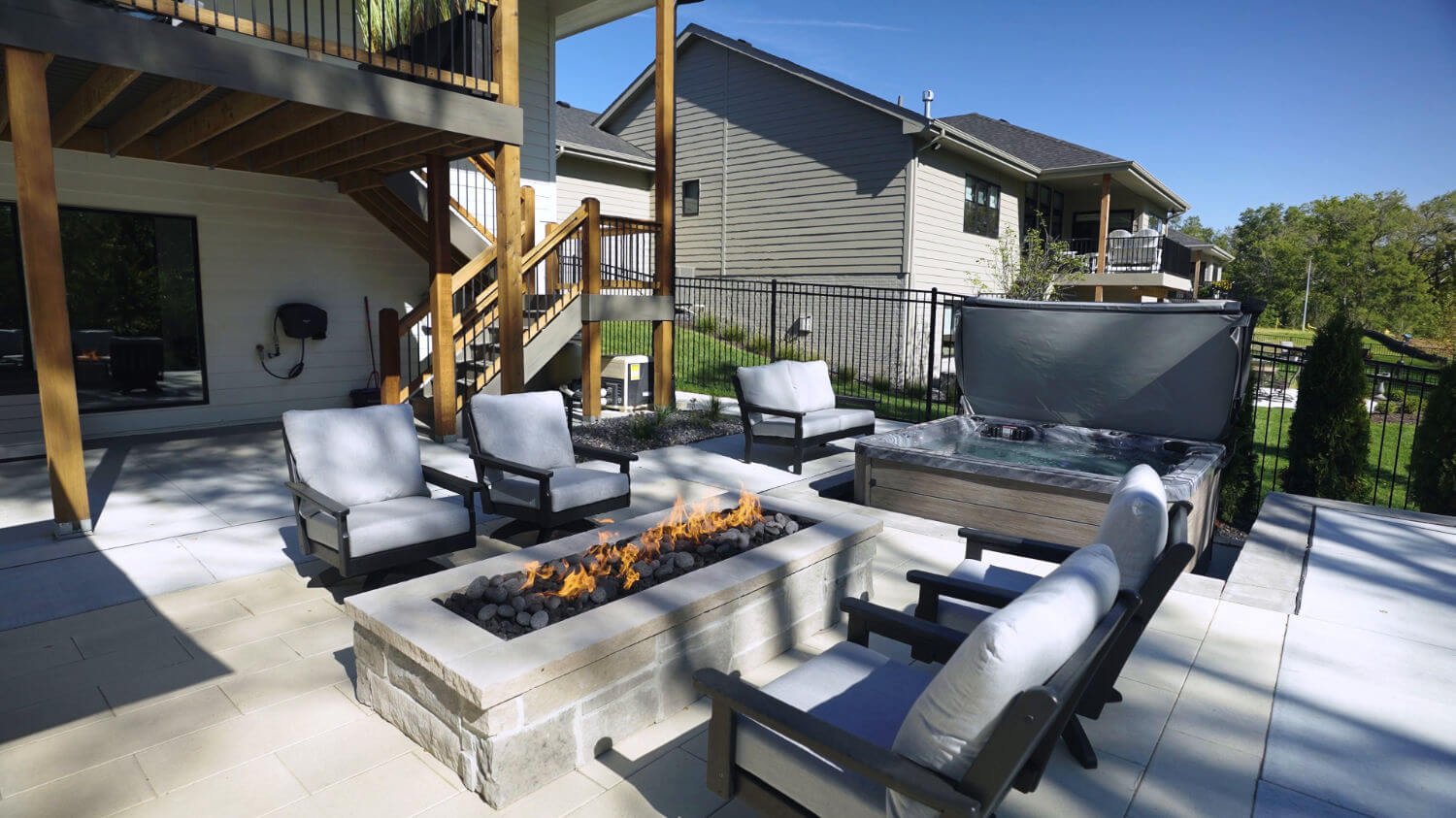 spa in Omaha, NE integrated into a custom pool design for quiet relaxation and comfort