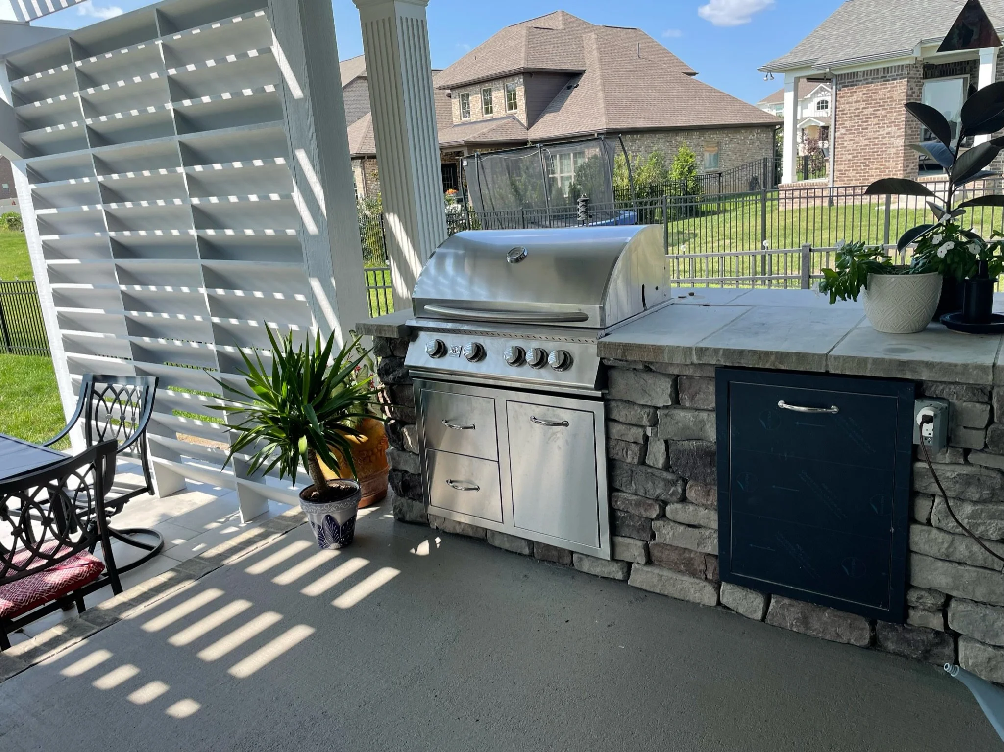 Elevate Your Outdoor Entertaining: The Benefits of a Pergola and Outdoor Kitchen in Nashville, TN