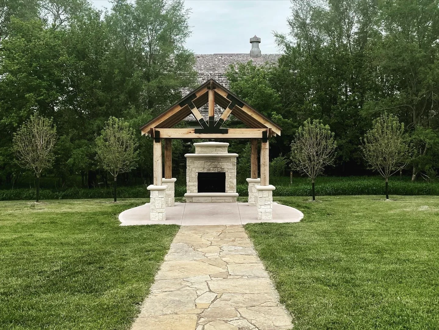 Hendersonville, TN: Create Enchanting Evenings With a Pavilion and Outdoor Lighting