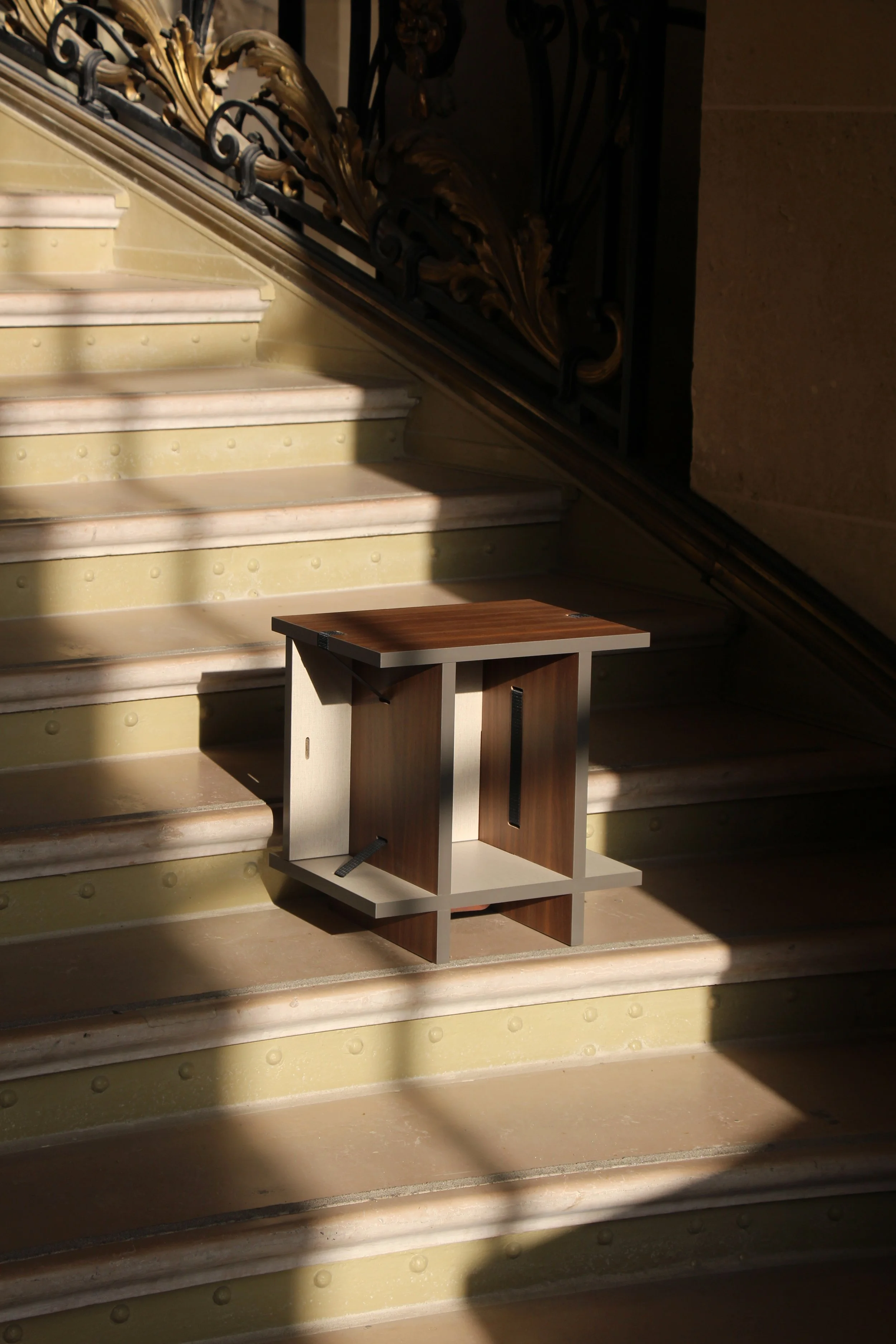 FBC2026_Iteration_valeriedouang_tabouret_escaliers_grandpalais.JPG