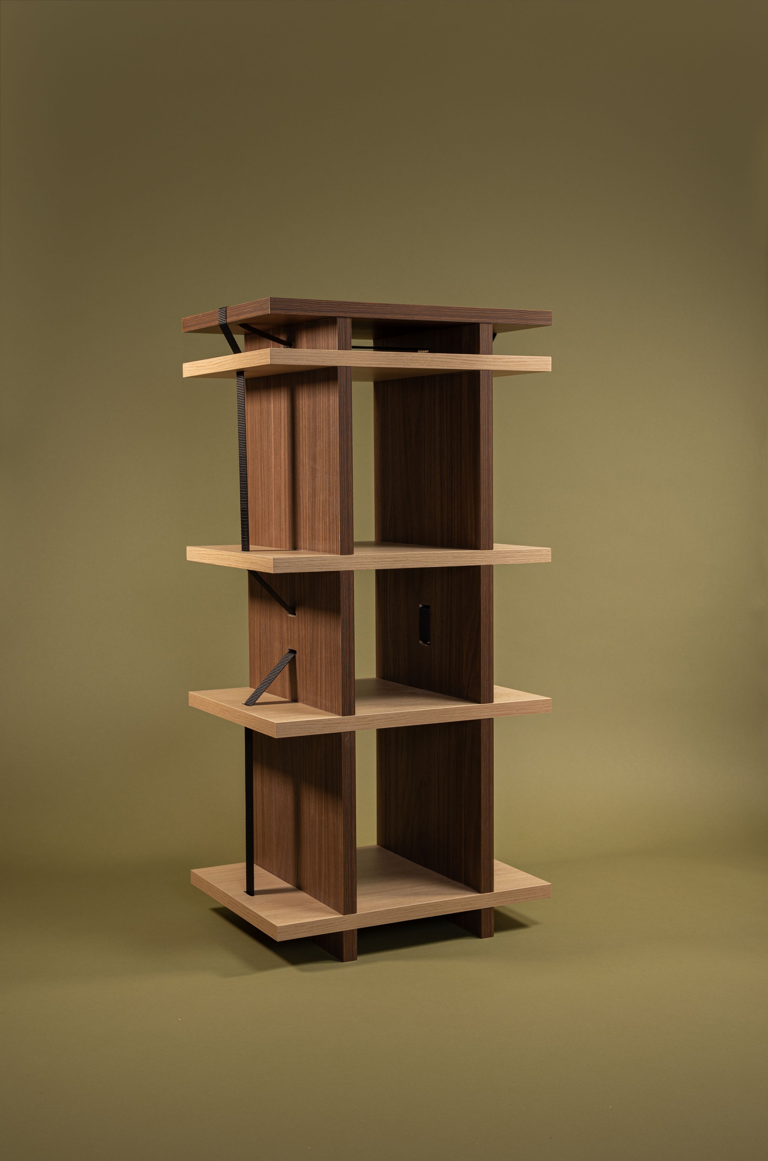 Colonne chêne et noyer Itération Amandine Capion.jpg