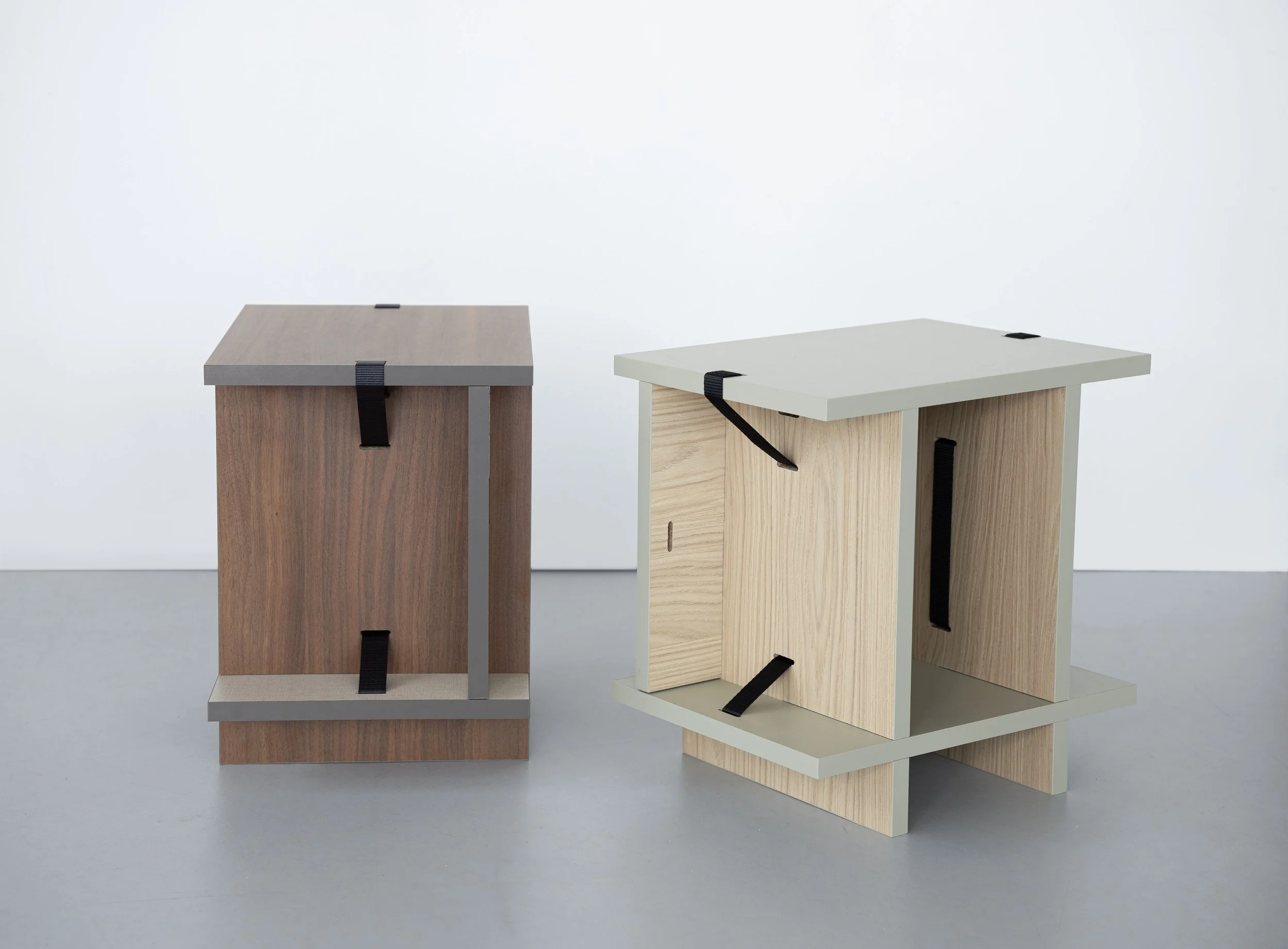 2 tabourets de profil et de coté Itération ©Amandine Capion.jpg