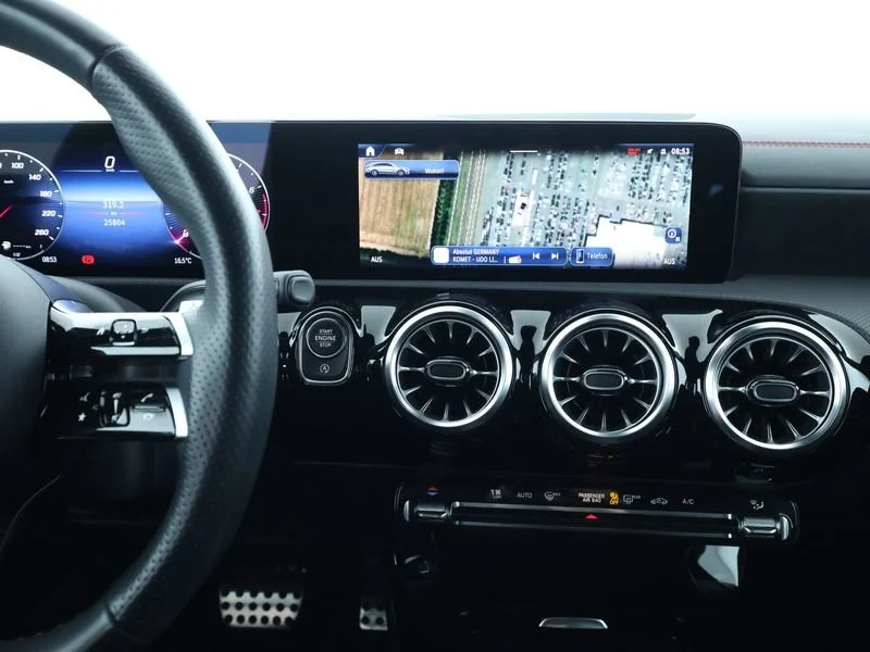W1K5M8EB3RN442408_6_COCKPIT.jpg