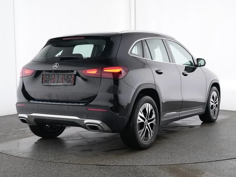 W1N4N8EB8TJ776573_3_REAR.jpg