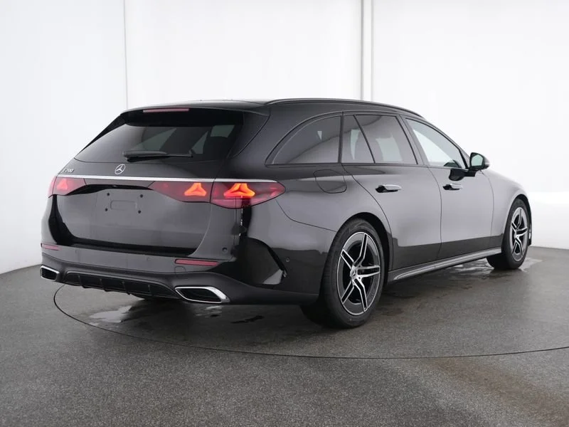 W1KLH5AB8TA229260_3_REAR.jpg.jpeg