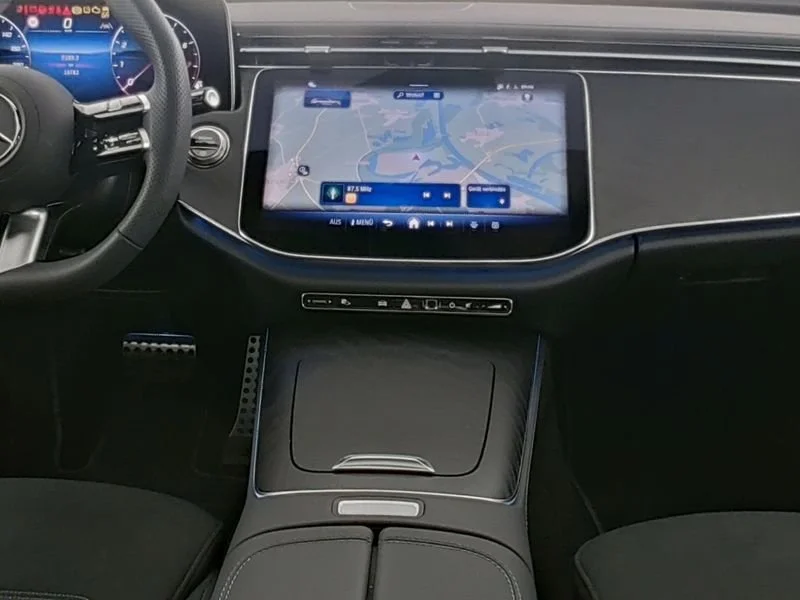 W1KLH5AB8TA229260_5_INTERIOR.jpg.jpeg