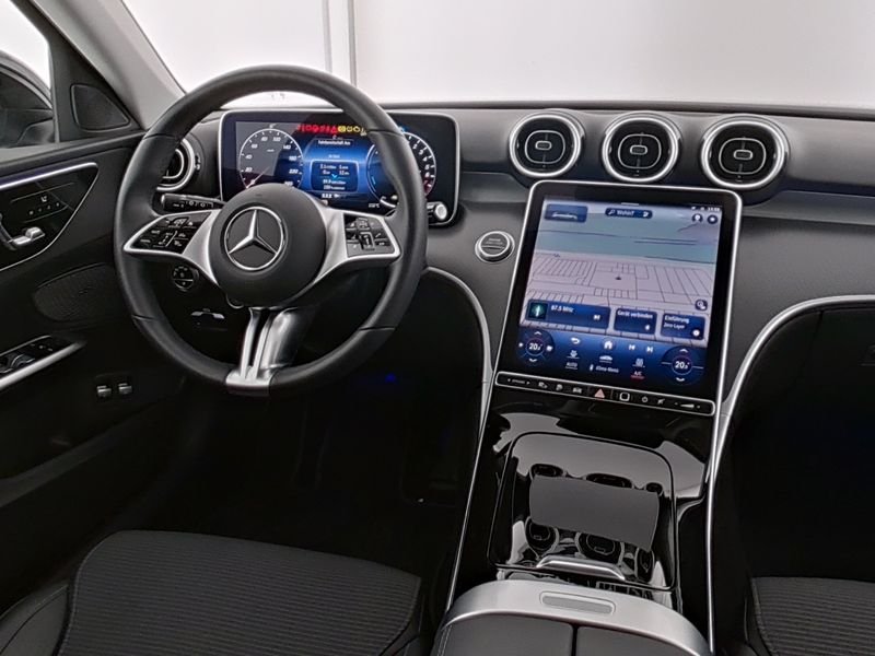W1KAH5EB6RF145564_6_COCKPIT.jpg