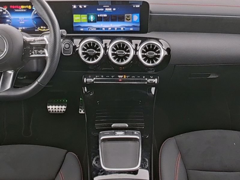 W1K5M8FB3RN465721_5_INTERIOR.jpg