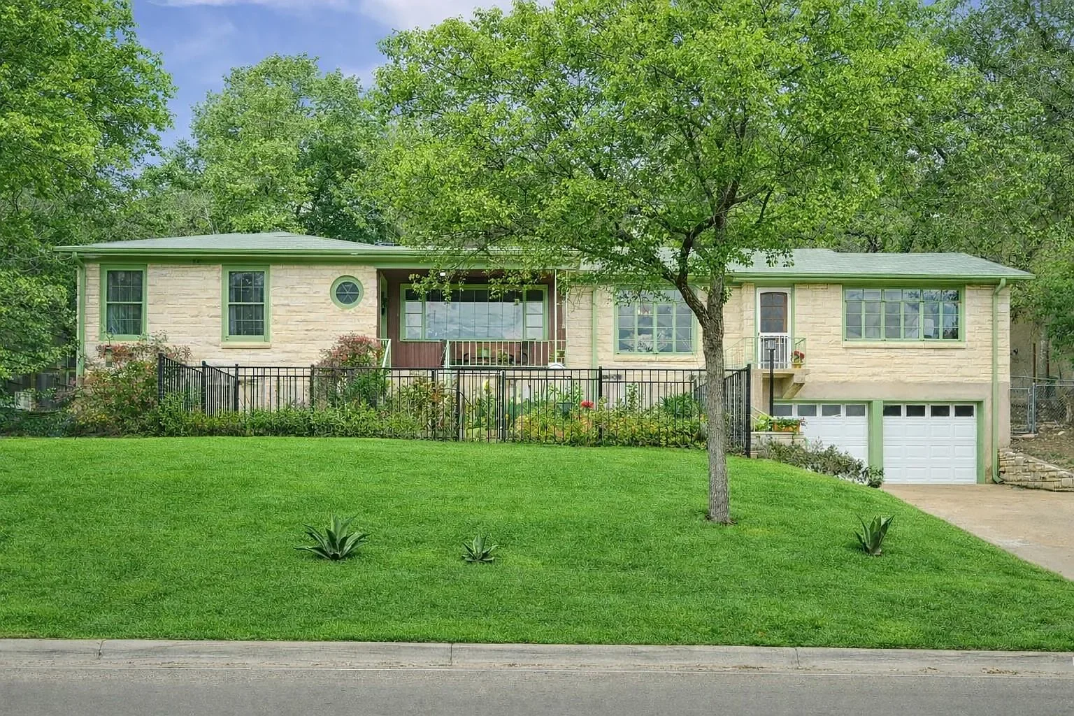 FOR SALE || 4804 Balcones Dr