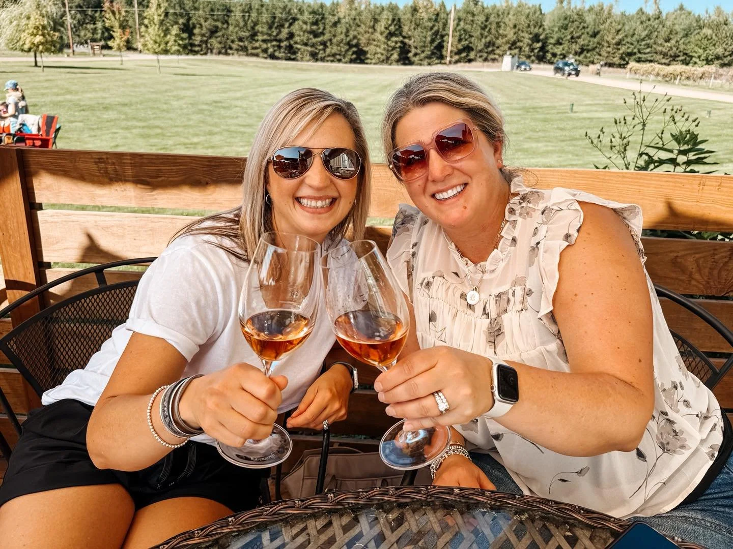 Midweek meet-ups hit different at River Bend. 🍷✨ Grab your bestie, share a laugh, and enjoy a glass!

📍 River Bend Winery &amp; Distillery, Chippewa Falls
⏰ Open W&ndash;Sa 11&ndash;7 | Su 11&ndash;5 | Music Bingo Wednesdays until 8

#riverbendwine