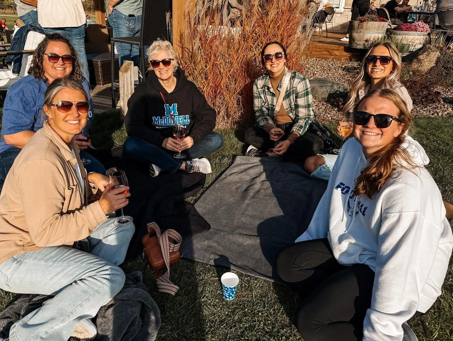 Ah, October at River Bend &hellip; we love it, and we love sharing it with you. 🍁Cranberry Blush is back &hellip; it&rsquo;s a local seasonal favorite that never stays on the shelves for long! Come try it.🍷 The Howdy Darlins take the stage from 1:3