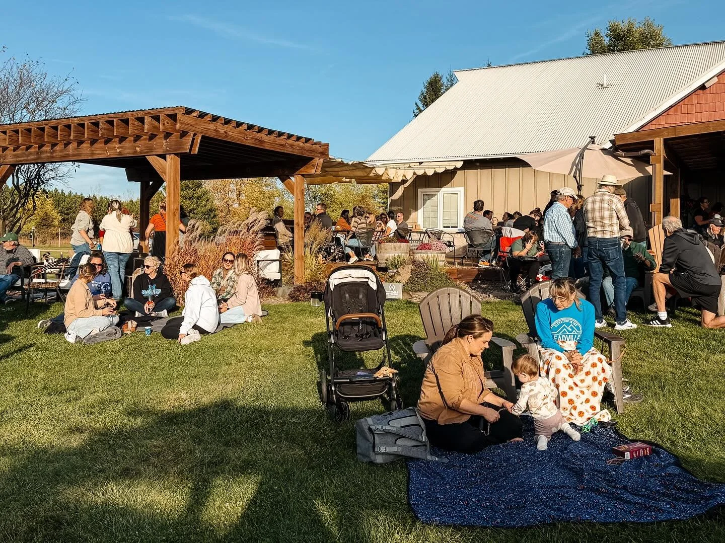 What&rsquo;s your go-to River Bend wine for a sunny November afternoon? Tell us in the comments! 🍷☀️ We&rsquo;re loving this nearly 60&deg; November day and there&rsquo;s no better place to enjoy it than River Bend. 

🍕Happy Trails Pizza Co is here