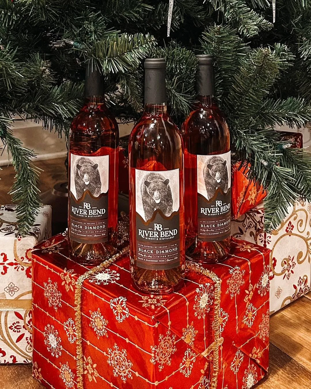 Have you heard? Black Diamond is officially back! 🖤🍷We&rsquo;re open 4:30&ndash;8 PM tonight, and it&rsquo;s the perfect time to grab some bottles&hellip;especially with our Thanksgiving Week deal: buy any 4 bottles and get a $5 Drink Reward Card t