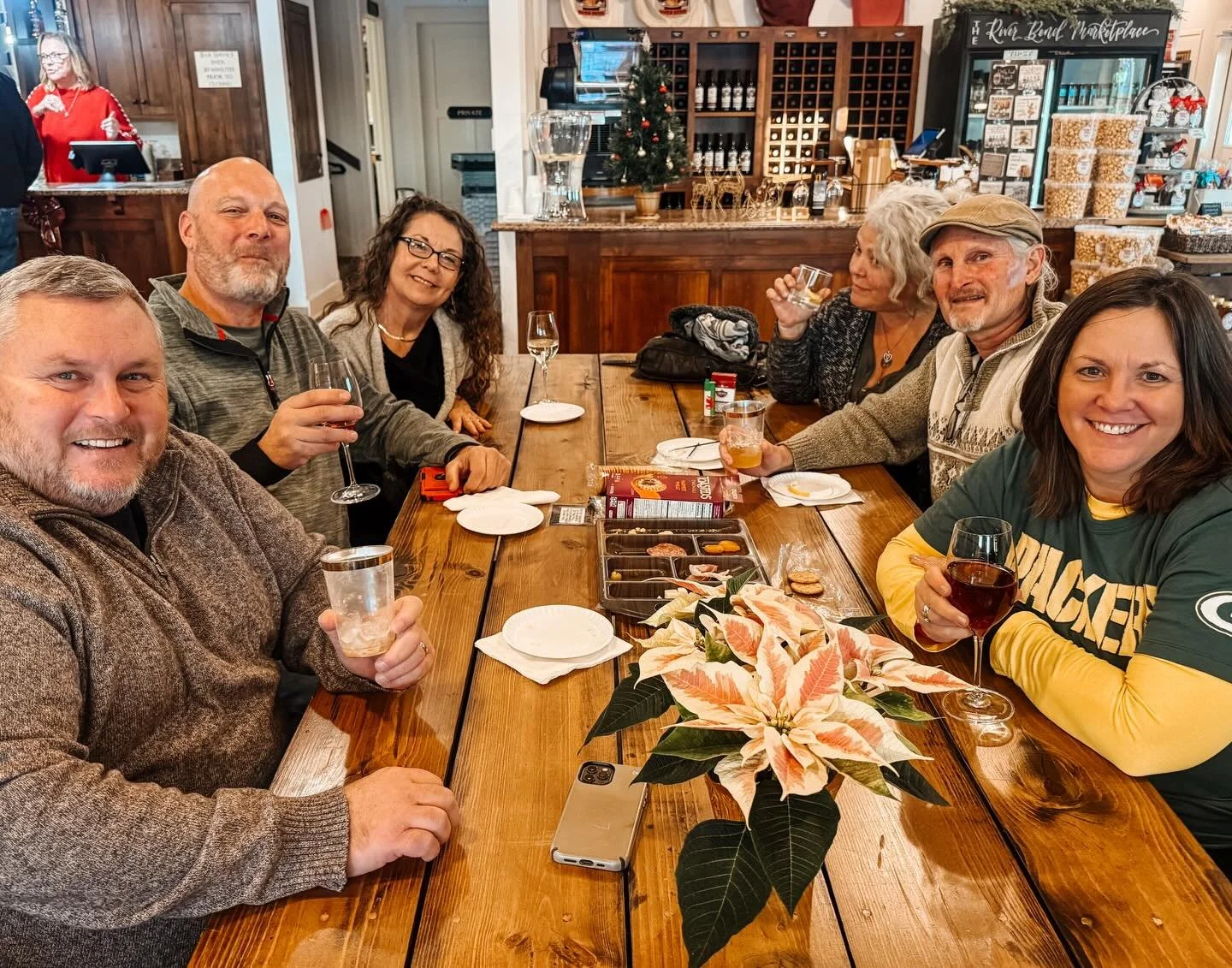 The Sunday featured drink showdown is on. 🍷🍸Yesterday the Peppermint Martini took the win by just a couple cocktails&hellip; but today is a new day. Will Mulled Wine make a comeback, or will peppermint hold the crown?

We&rsquo;re open 11am to 5pm.