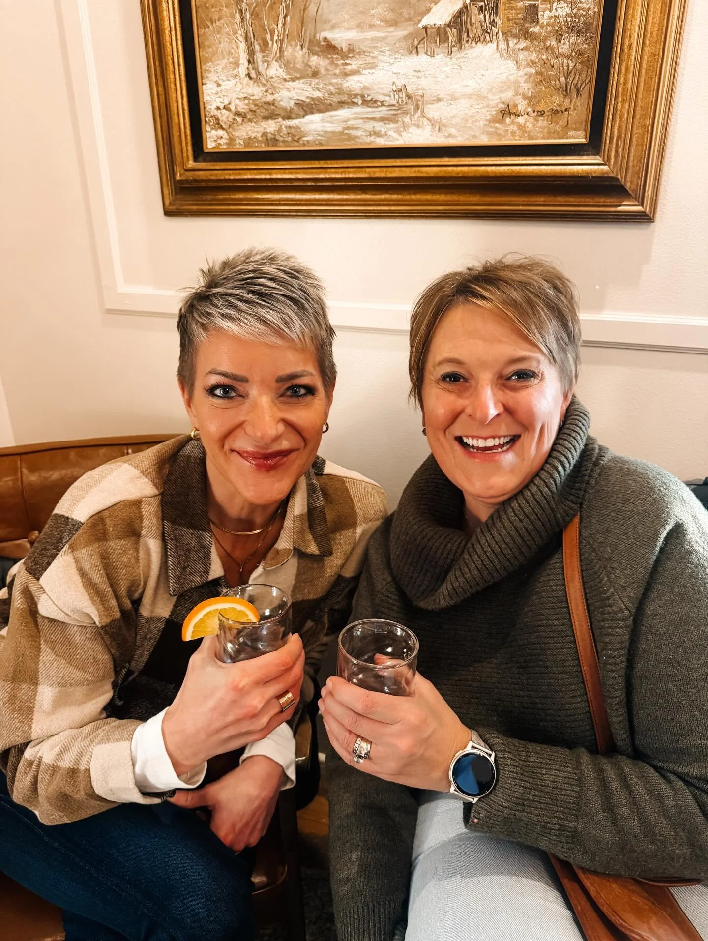 Some conversations just call for a second drink. 🍸🍷 Cosmo martinis are here tonight and tomorrow! Live music Saturday by Little Way Acoustic from 2&ndash;5pm.

We&rsquo;re open Friday 4:30&ndash;8pm and Saturday 11am&ndash;7pm.

Make it a River Ben