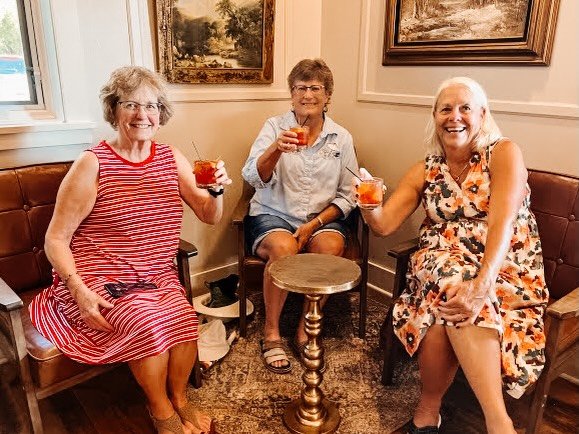 Today is the day&hellip; Sundays are back! ❤️🍷There&rsquo;s just something special about a Sunday at River Bend. 

We&rsquo;re open 11 to 5pm today. Mark Yannie will be live from 1:30 to 4:30pm. Come spend the afternoon with us&hellip;we&rsquo;d lov