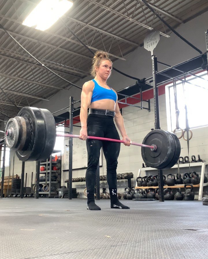 A quick little 355# deadlift double to end a long, fasted training day yesterday 💥

Lately I've been weighing around 56 kg, so this is a 2.88x bodyweight deadlift! 💪🏻

Scroll 👉🏻 to see my 335# deadlift double ... fun fact: 335# was a PR deadlift
