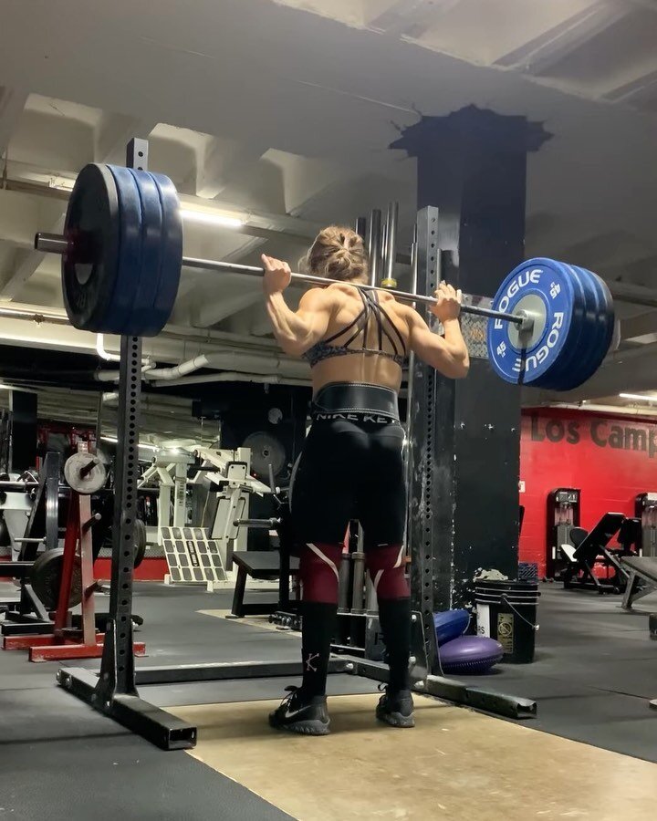 Happy Friday 🥳🥳🥳

Here's a cute lil backsquat at 323#//147 kg 💪🏻

Swipe 👉🏻 to see me ALMOST clean 343#// 156 kg 😉

Consistently weighing around 55 kg sometimes has me feeling not so strong, but not today!!🍑

@cal_strength @richmond.weightlif