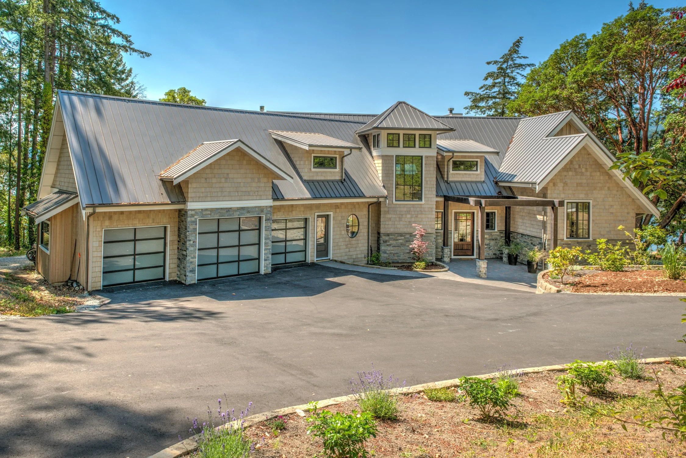 BEACHSIDE MANOR