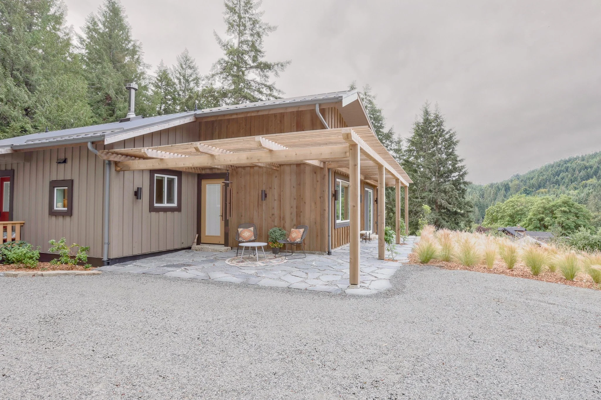 EXT DRIVEWAY - WIDE.jpg
