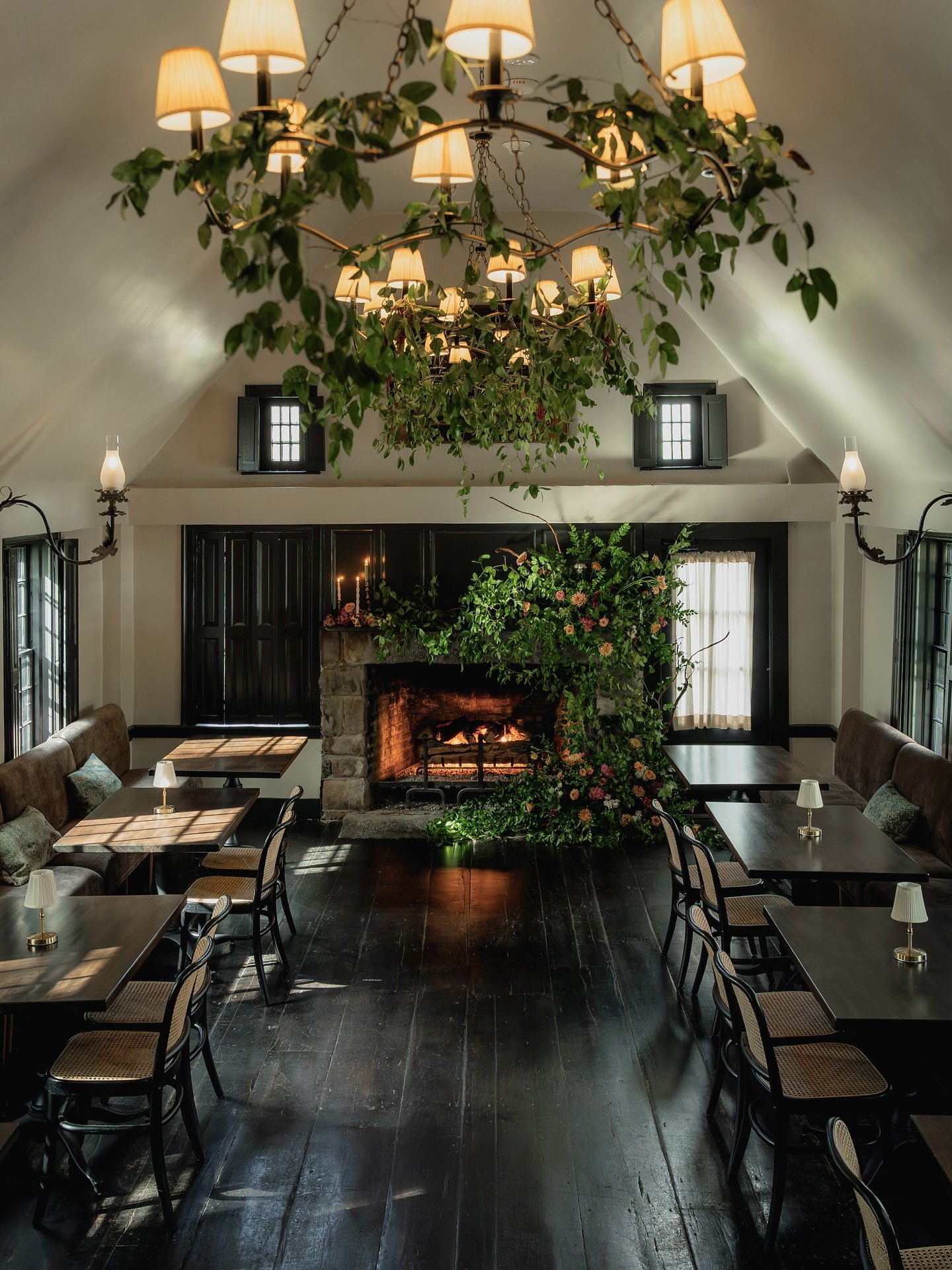 Join us for a beautiful Harvest Dinner with wine pairings on Sunday Nov 9. The evening will include fiddle music by the amazing duo of @austinscelzo and @lana.auerbach. Link to tickets is in our profile. We have a few rooms available in the inn if yo