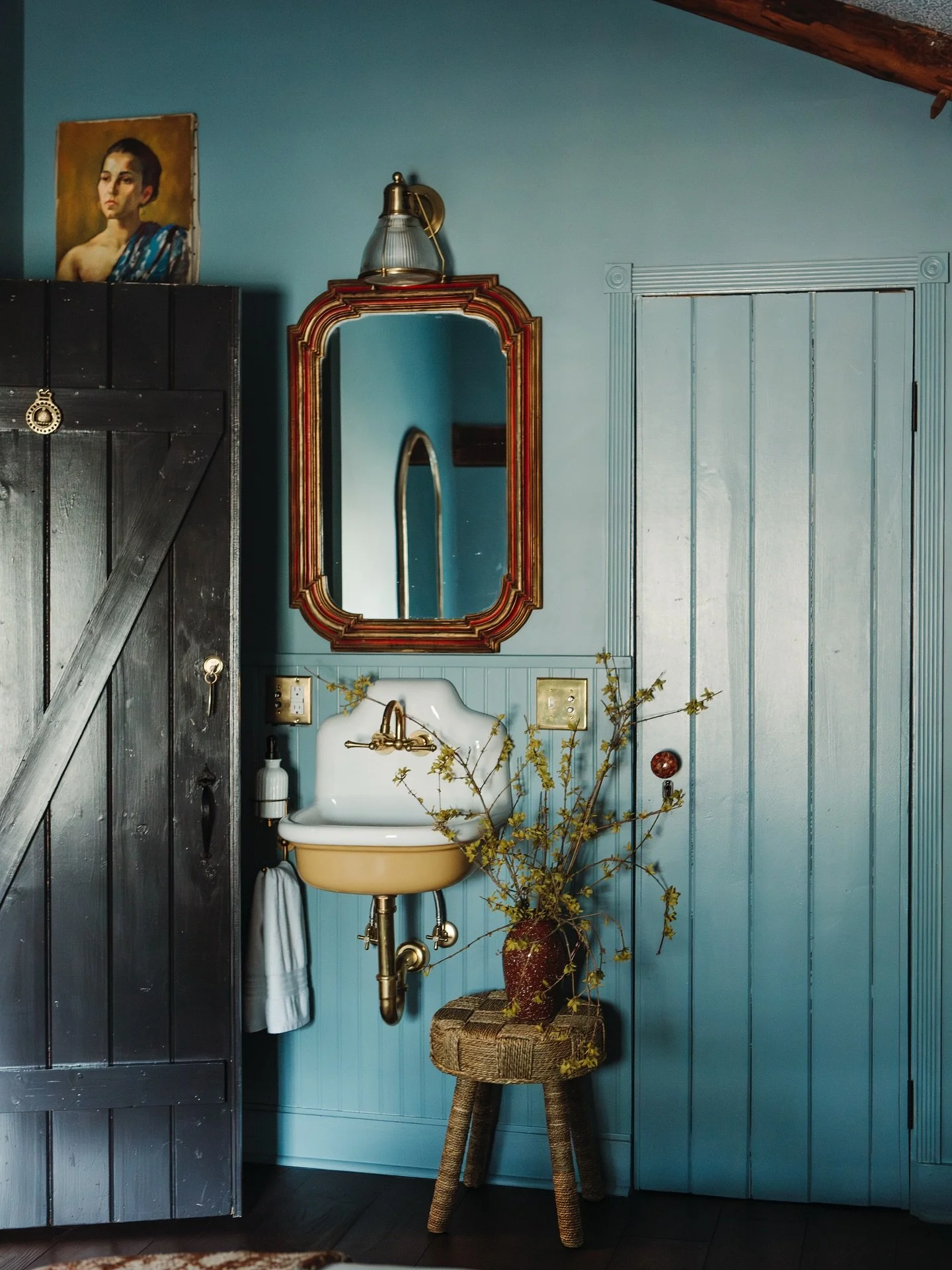 The tavern guest room we call &ldquo;Beehive&rdquo; is drenched in the perfect blue. It&rsquo;s one of three cozy guest rooms on the third floor of the 1745 tavern, nestled under the original old wood beams. 
Design: @by.byrd 
.
.
.
#lostfoxinn #litc