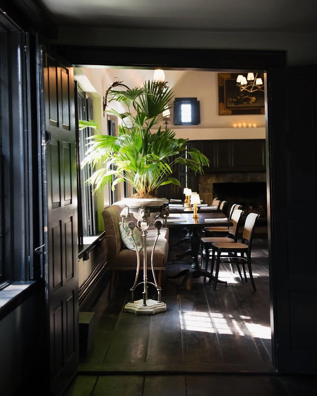 The view from here lately with summer in full swing. 
.
.
📷 @copperandtodphotography 
🪞 @by.byrd 
#lostfoxinn #litchfieldcounty #litchfieldhotel #visitlitchfieldct #cttravel