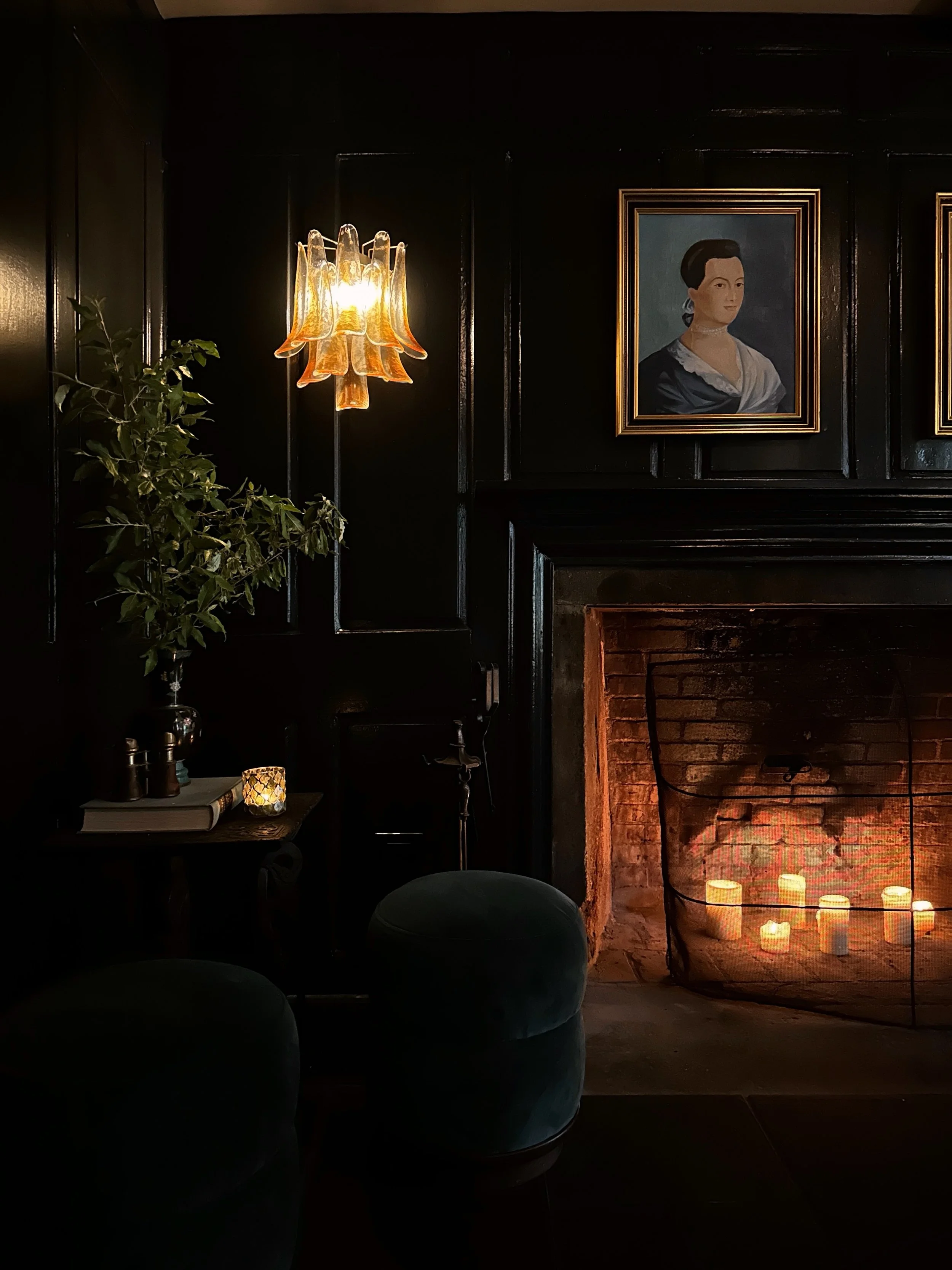 The tavern is calm, cool, and sultry. Join us Thursdays to Mondays from 4pm Happy Hour..
.
.
#litchfieldctrestaurant #litchfieldfood #litchfieldctdining #litchfieldctinn