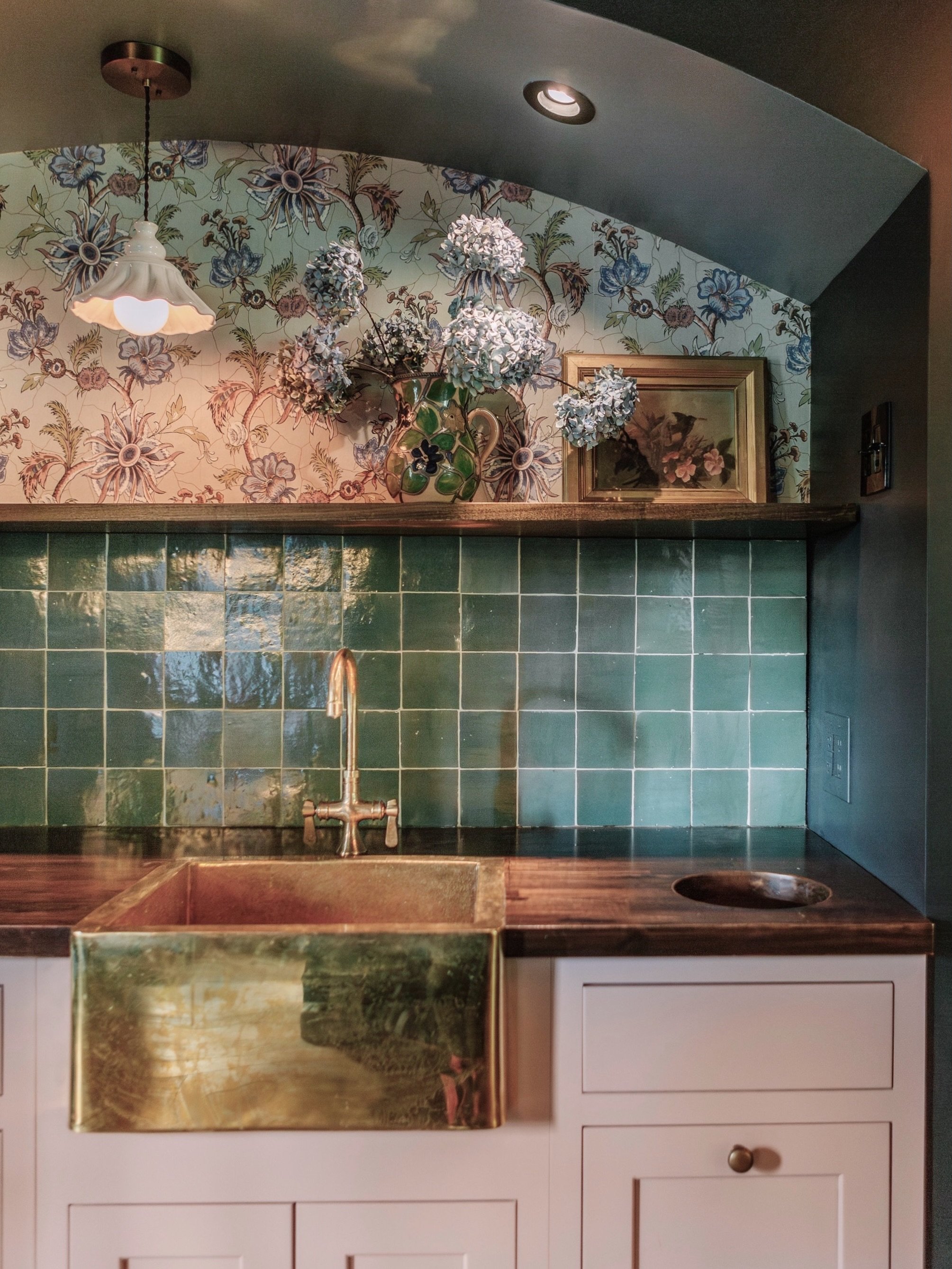 The view from here lately&hellip;we did our best to consider all the design details that would make Lost Fox warm and welcoming for guests. Here&rsquo;s a peek at some favorites:
Pic 1: the unlaquered brass sink in the lobby coffee bar along with bea