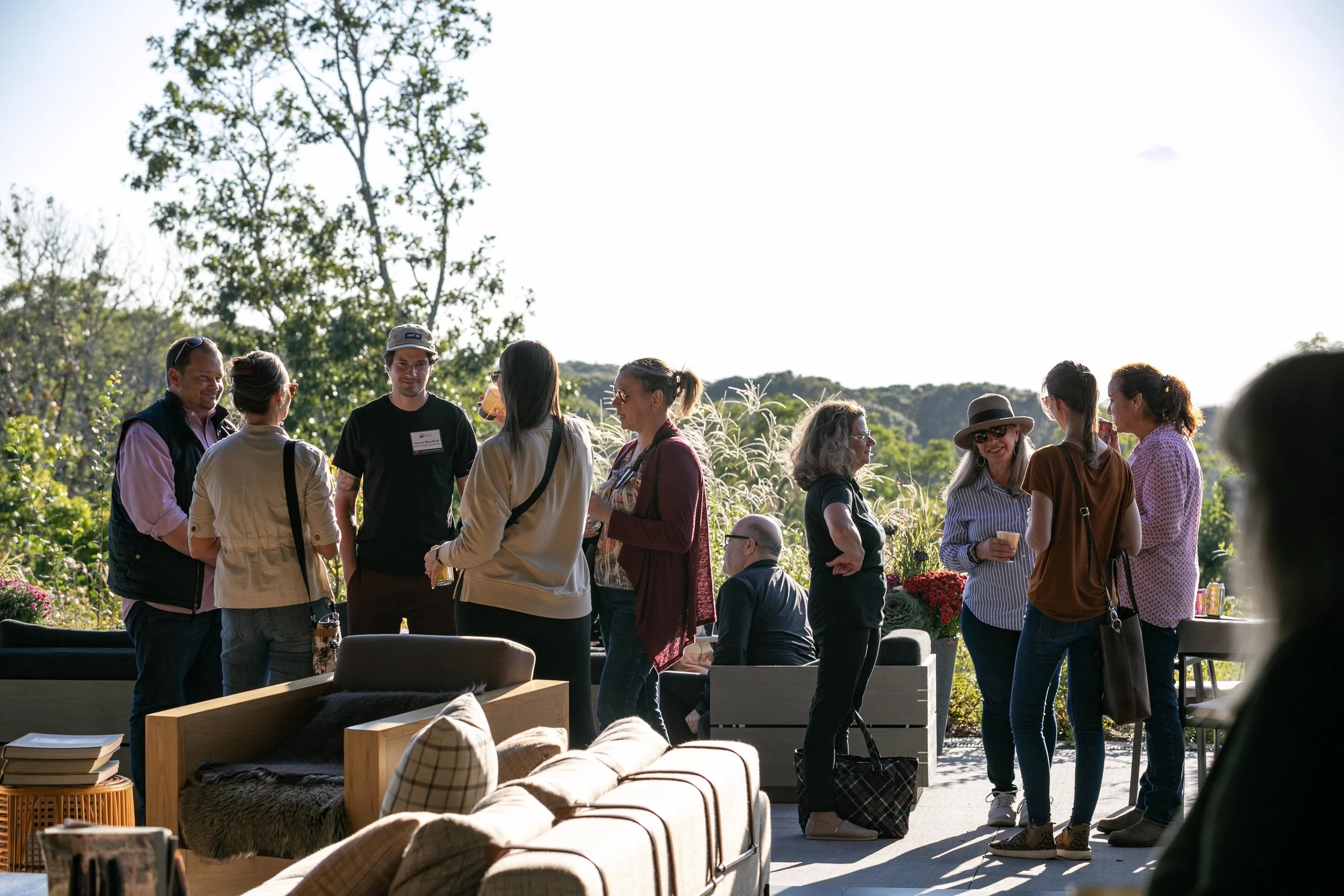 1-ModernLivingSymp_2023_networking_010.jpg