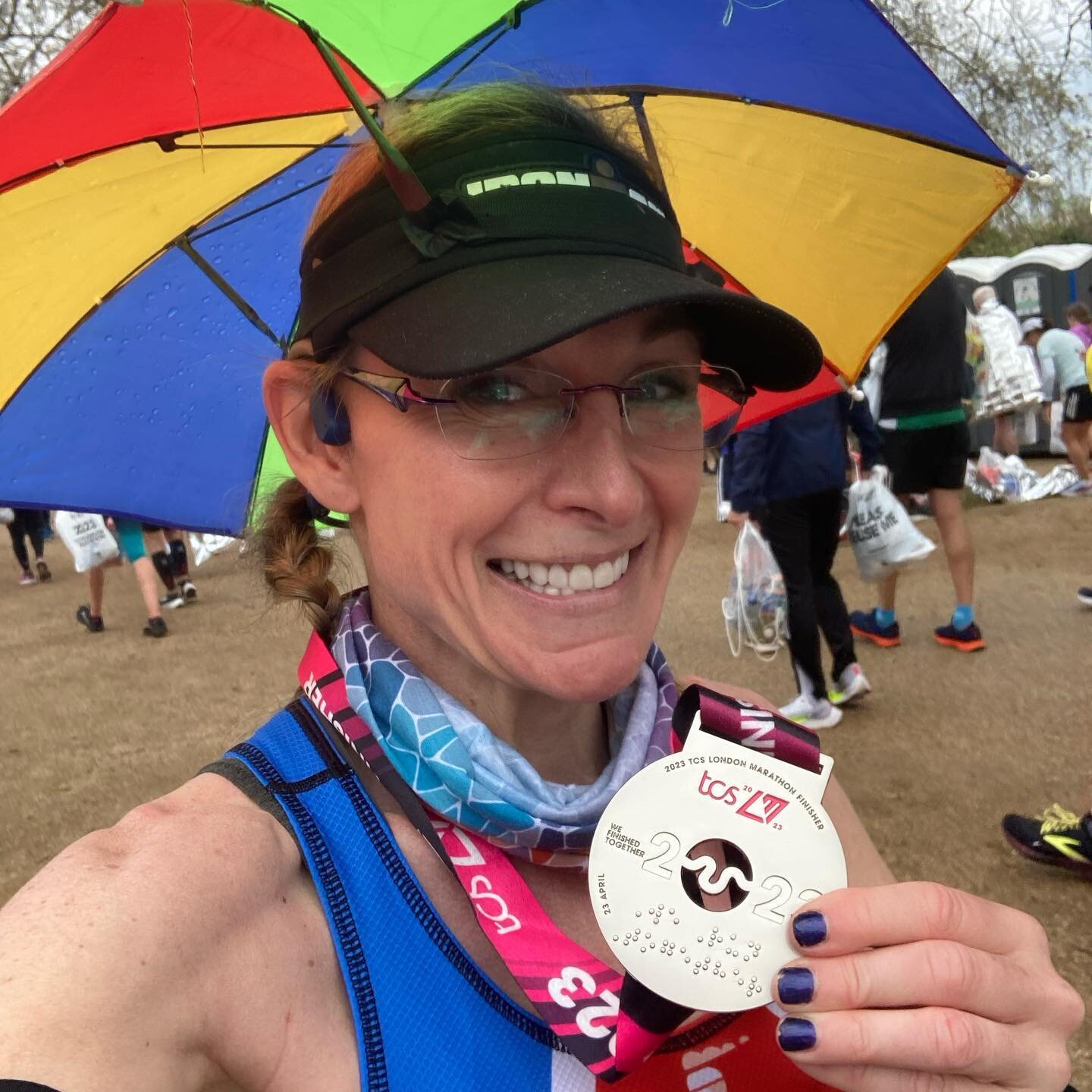 Belated congratulations to our girl Connie Geoghan who completed her 4th World Major Marathon in London last weekend! Not only did she manage a solid time as she&rsquo;s mending another injury 🤦&zwj;♀️ but she also made it a fashion statement! She r
