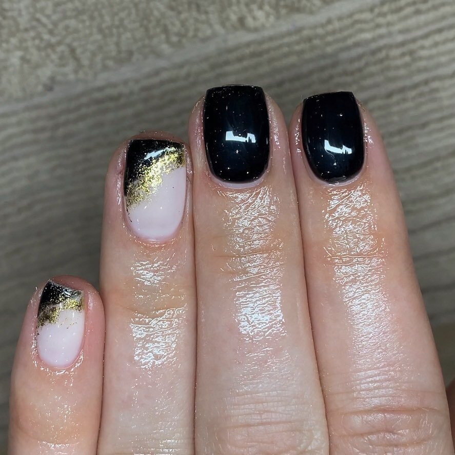 Black with gold foil details.🖤✨ 
Nails by Amy.

#novuharrogate #harrogatesalon #harrogatenails #harrogatebeauty #harrogatebusiness #nailsoftheday #nailinspo #nailart #blacknails #shortnails #goldnails #glitternails #biab #naturalnails #nailartist #n
