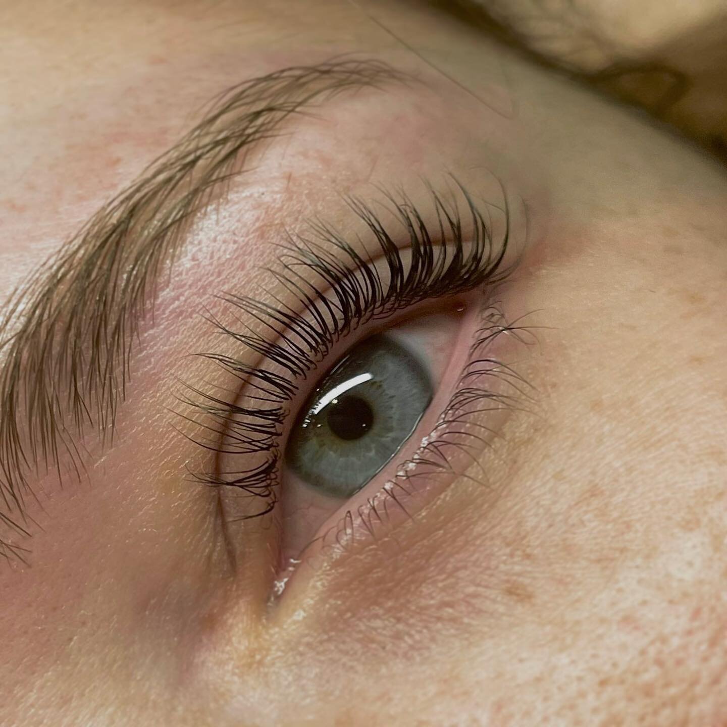 A lash lift &amp; tint is the perfect alternative to mascara, adding length, curl and definition to your natural eyelashes for 6-8 weeks.🤍 
By Amy. 

#novuharrogate #harrogatesalon #harrogatelvl #harrogatelashlift #harrogatebusiness #harrogatelashes