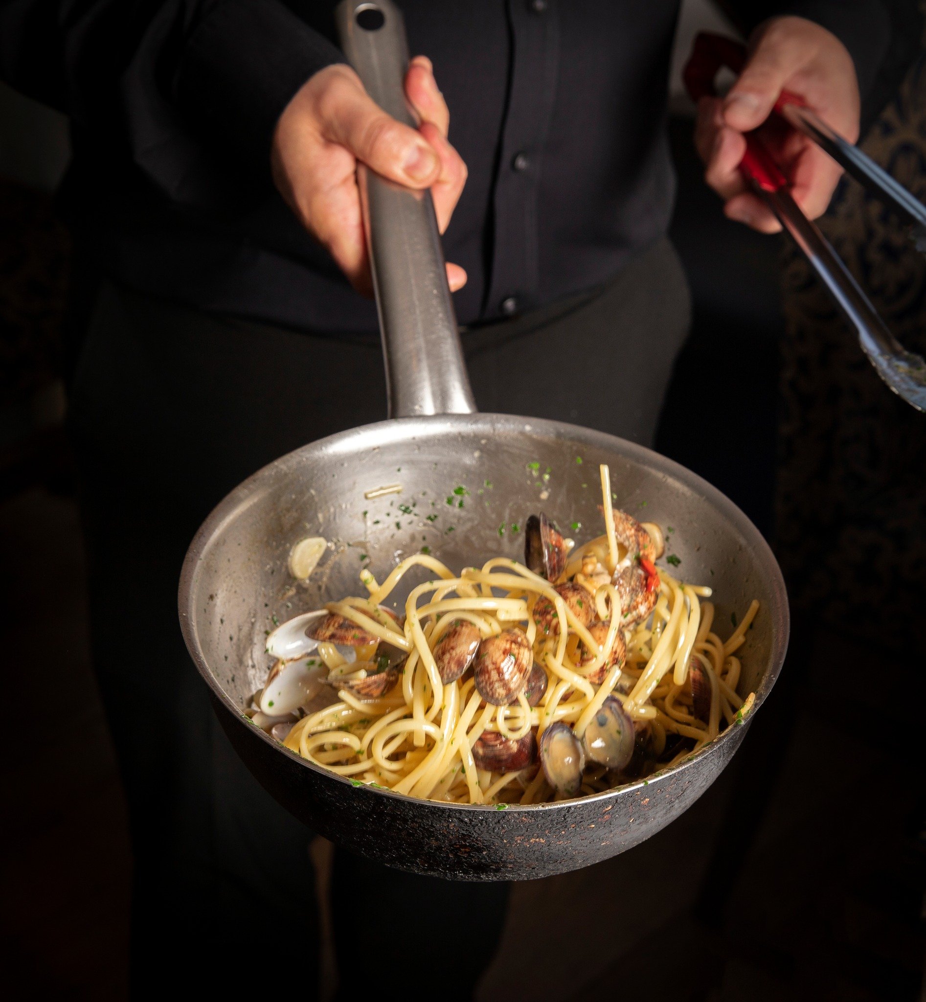 Indulging in freshly cooked pasta at our charming Chelsea restaurant 🍝✨ 
Each bite is a taste of Italy right here in London. 
 #vongolepasta #seafood #seafoodlover #pastafresca #pastapasta #pastalover #pasta #londonfoodie