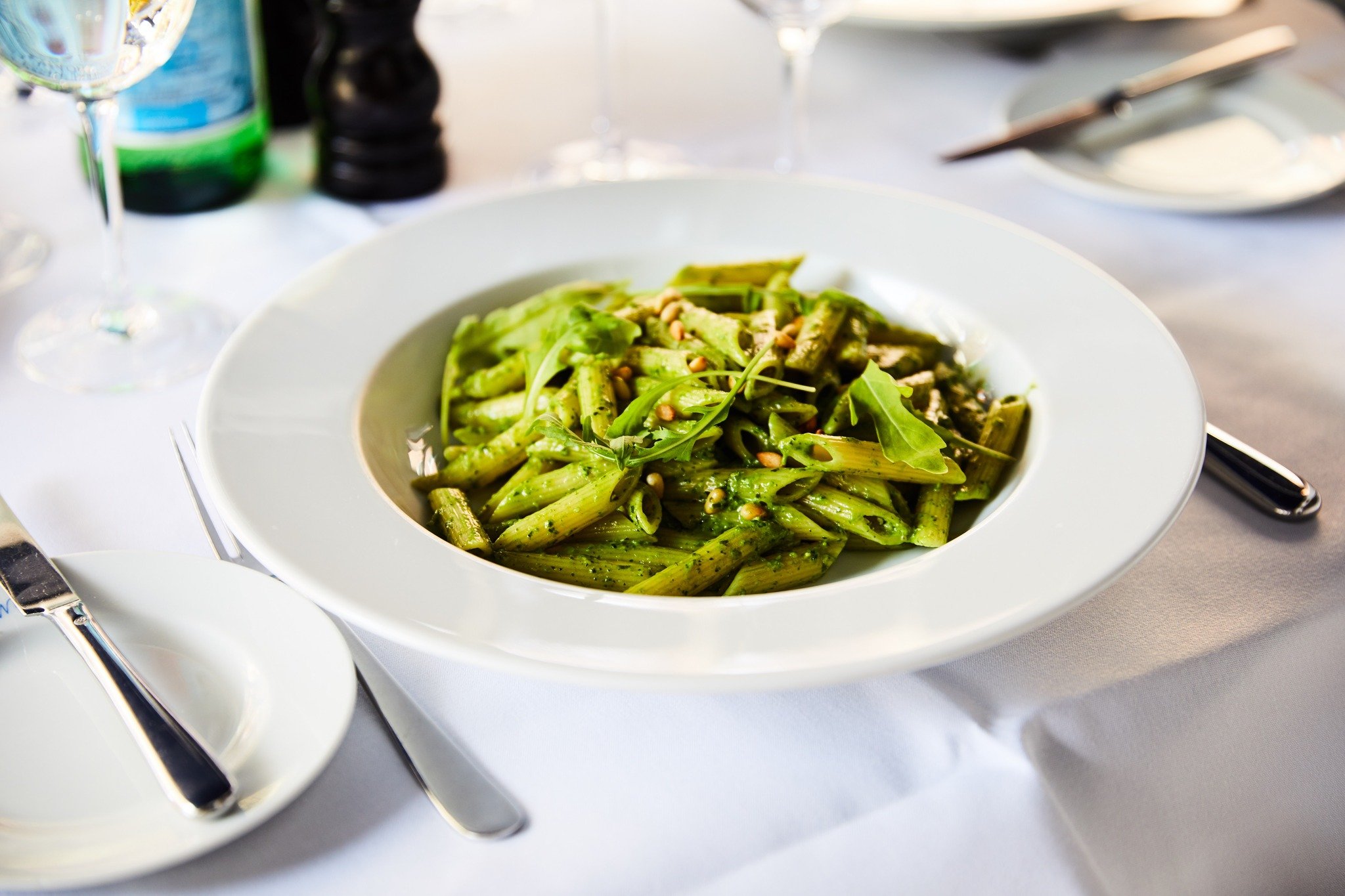 Pasta Pesto is a favourite for a reason 🍝 
 The classic combination of vibrant green basil, creamy Parmesan cheese, and nutty pine nuts is unbeatable in our eyes. 

 #spaghetti #italian #spring #londonfood #pastaitaliana #pastalovers #italianfoodpor