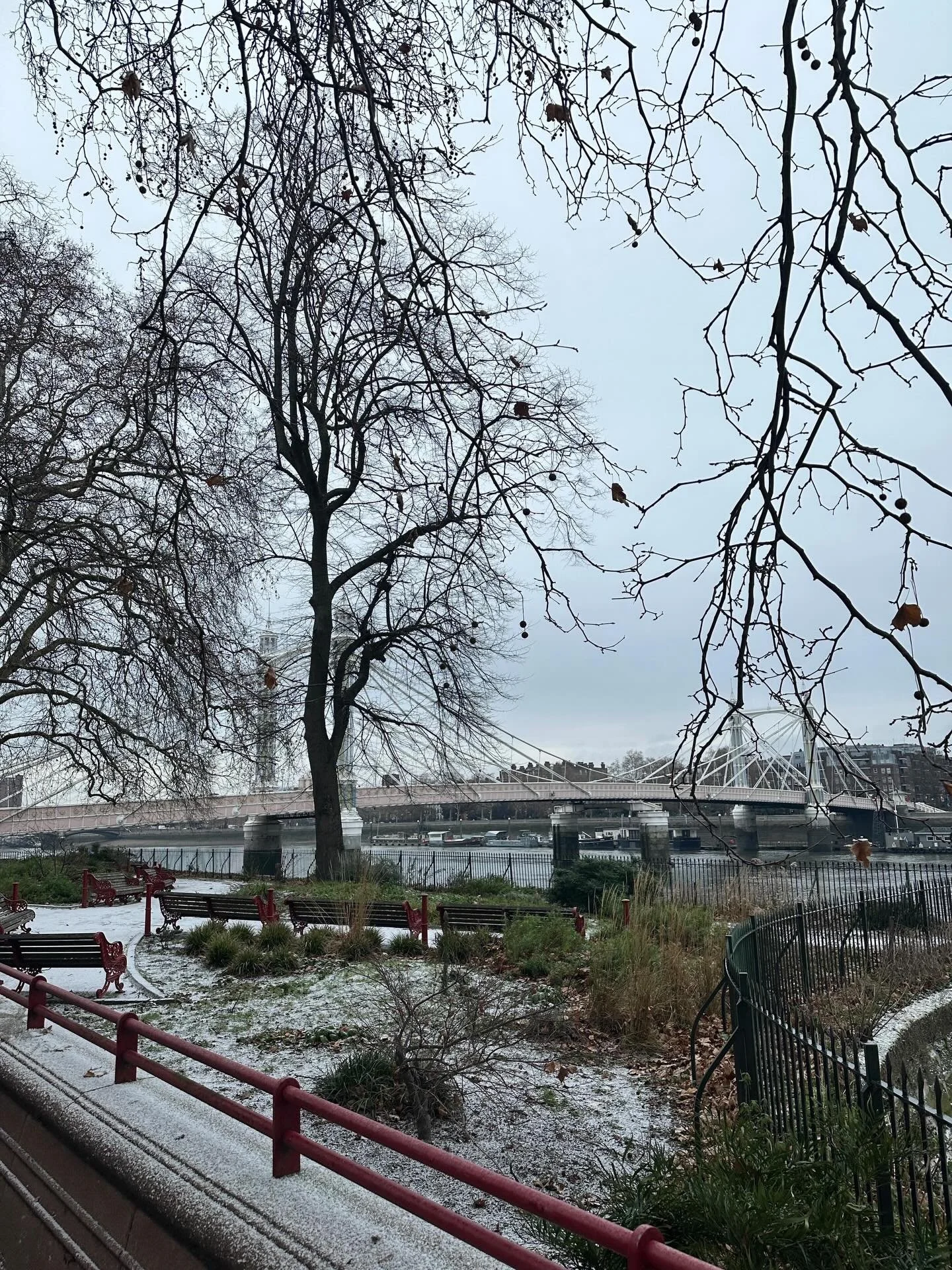 Snow in Chelsea last week&hellip; did you catch it? ❄️

It disappeared almost as quickly as it arrived but it definitely brought the cosy vibes. Huge thank you to @batterseabeat and @sophiakaitlynreed for capturing the moment so beautifully. 

Whatev