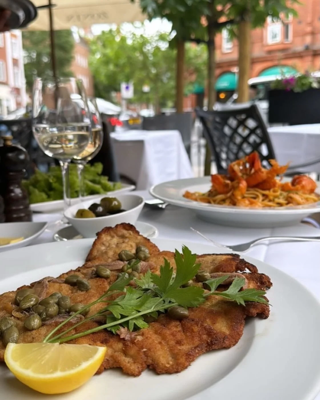 Sunshine, good wine, and plates that speak for themselves ☀️🍝
Al fresco dining just hits differently when the weather shows up like this. Join us at Caraffini and make the most of it.

#alfresco #diningout #italianfood #pastalovers #londonfood
