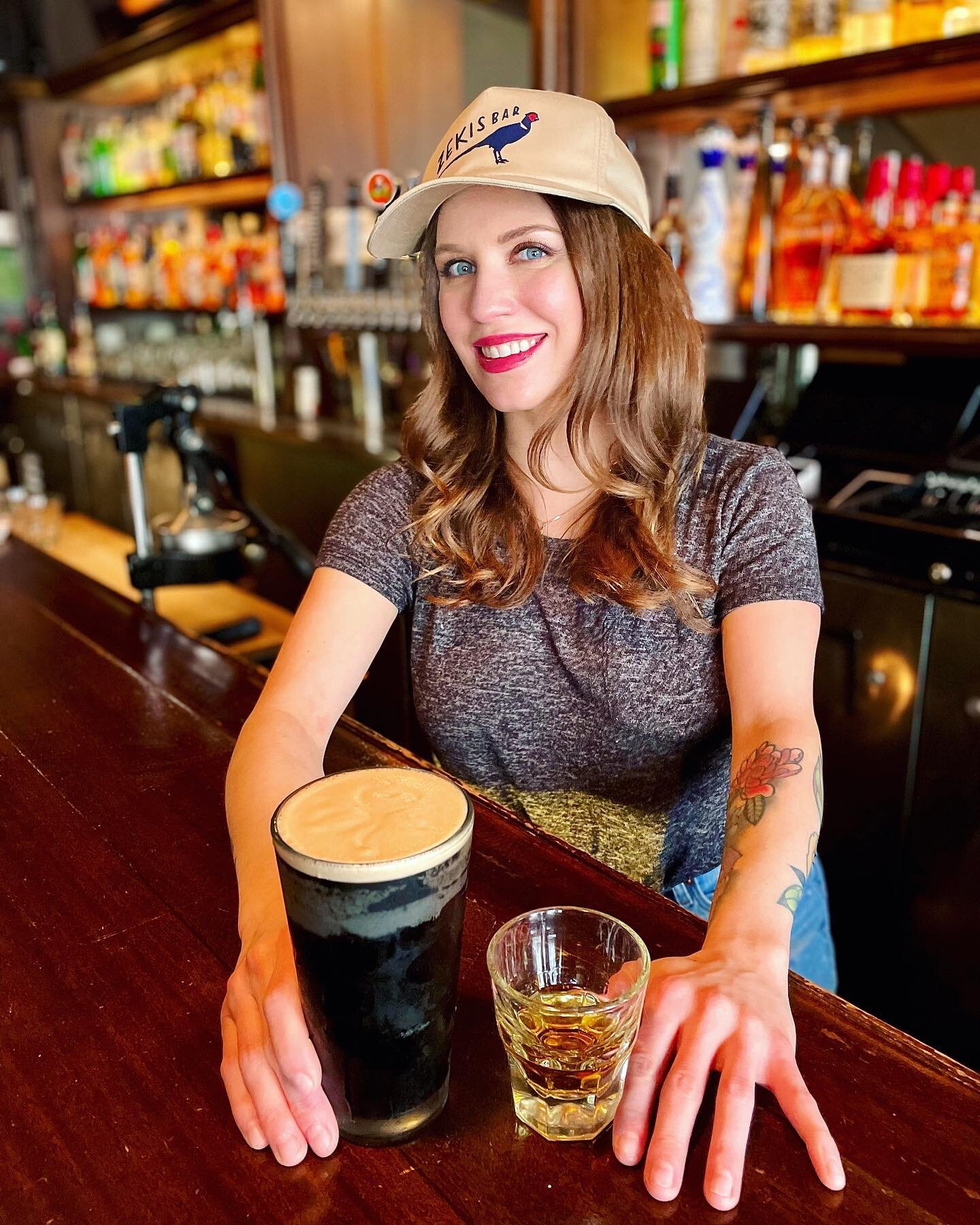 Enjoy this perfect pairing Friday for St. Patrick&rsquo;s Day! Zeki&rsquo;s will also be opening at noon for March Madness&hellip; Hoops and Jamies baby!

#stpatricksday #nobhill #marchmadness #guiness #jameson #happyhour #zekisbar #whisky