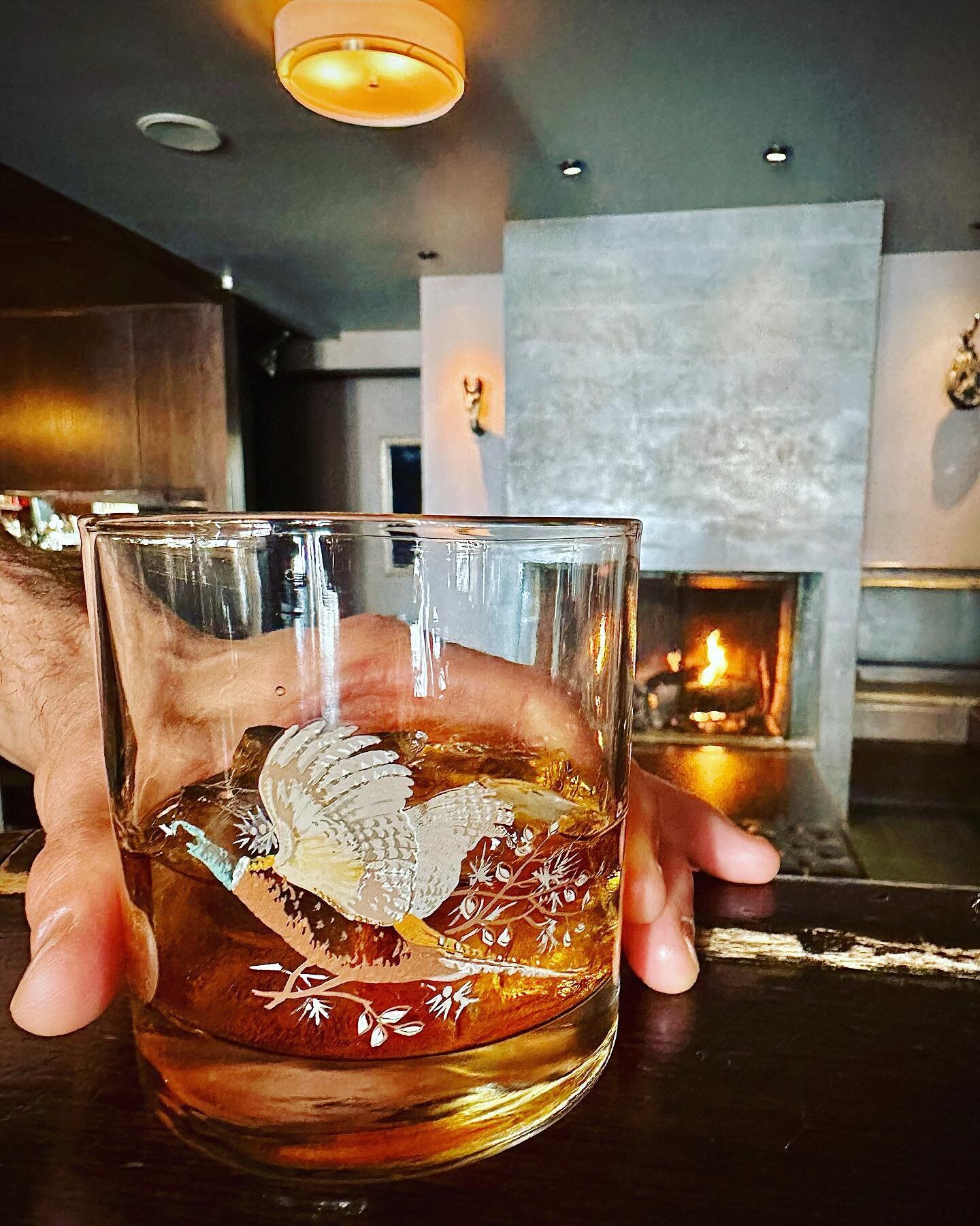 Cheers to the weekend&hellip; and our lovely pheasant&hellip; 

#nobhill #happyhour #zekis #cheers #whisky