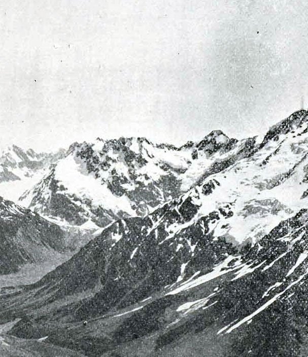 Halftone+Mountain.jpeg